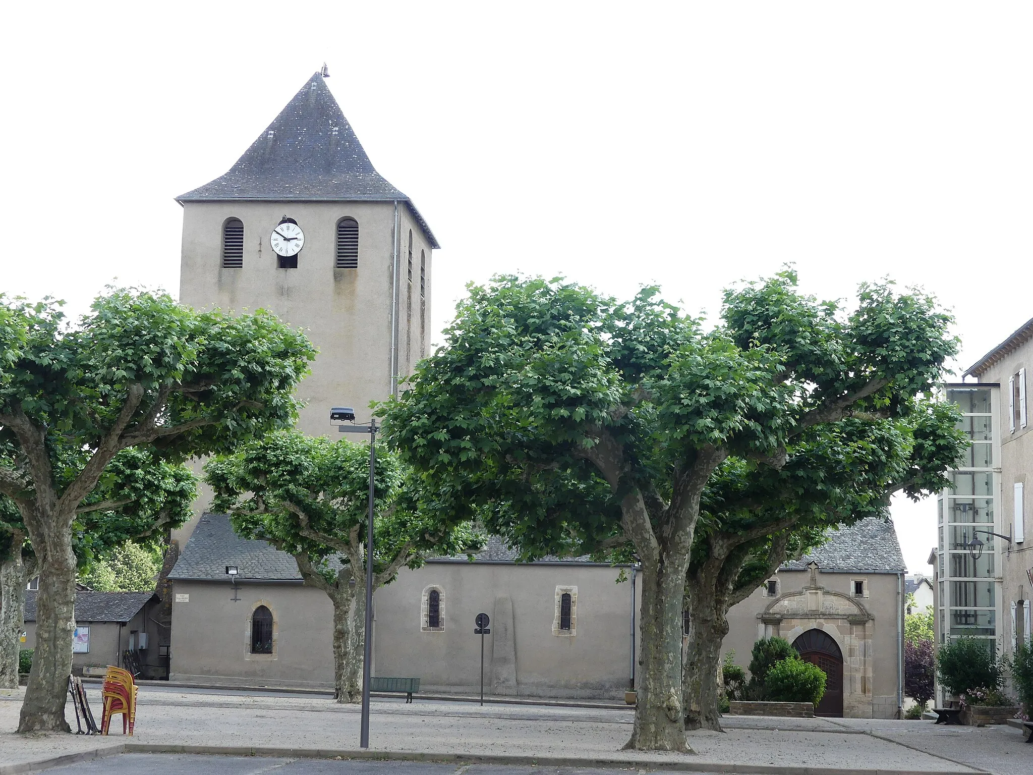 Photo showing: L'église de Lédergues, Aveyron, France.