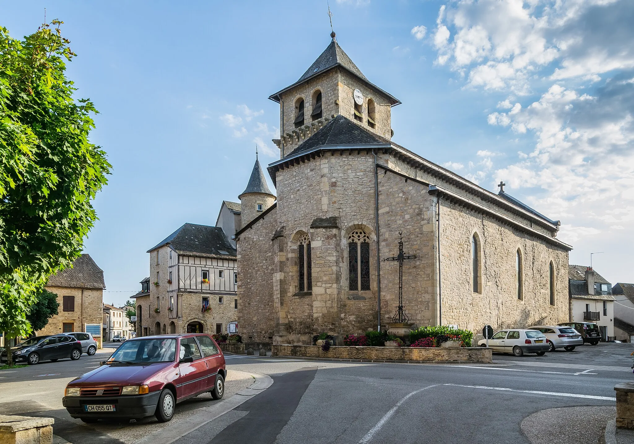 Photo showing: Saint Gerald church of Montbazens, Aveyron, France
