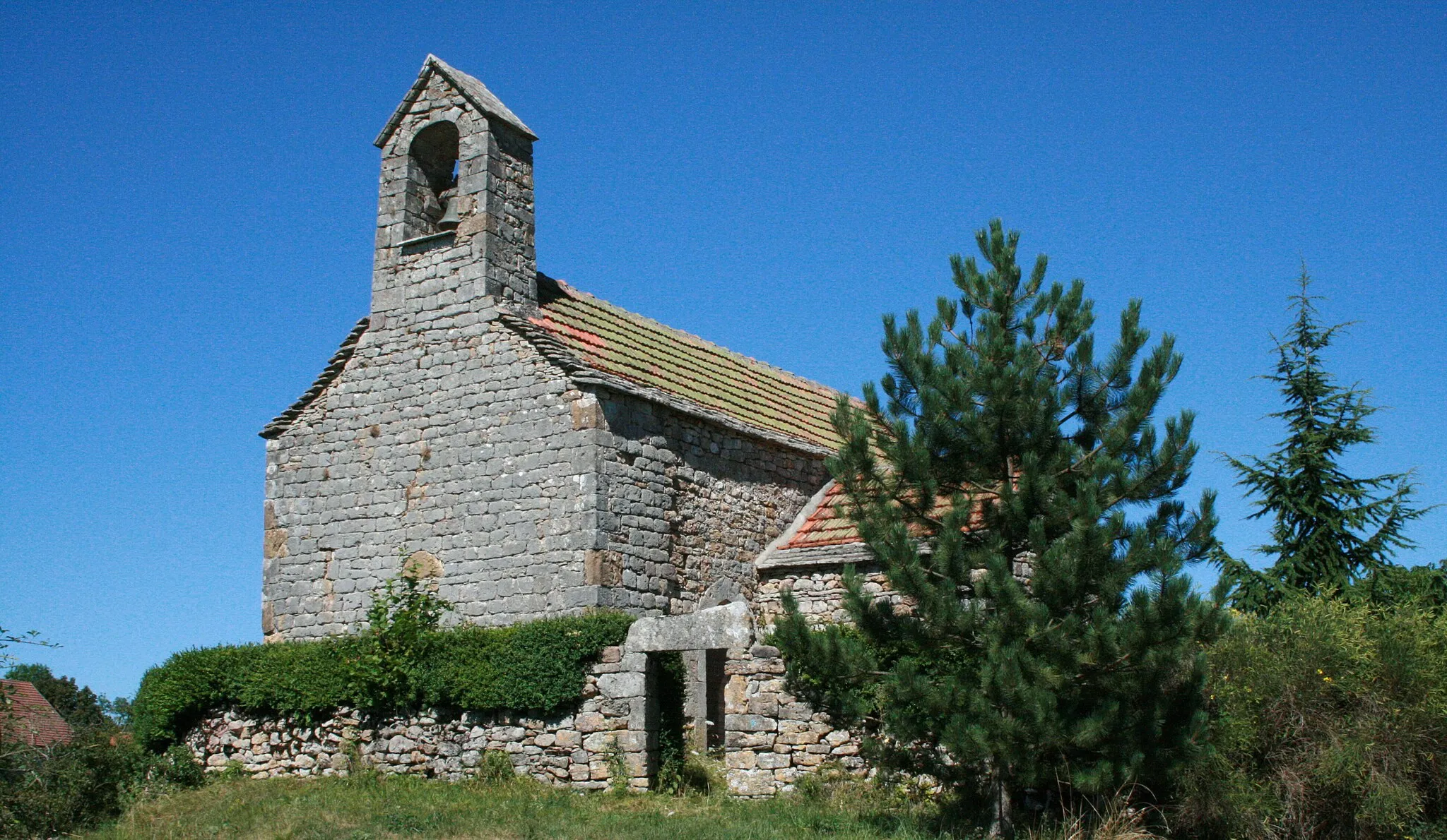 Photo showing: Église de Rinhodes, sur la commune d'Ols-et-Rinhodes (Aveyron)