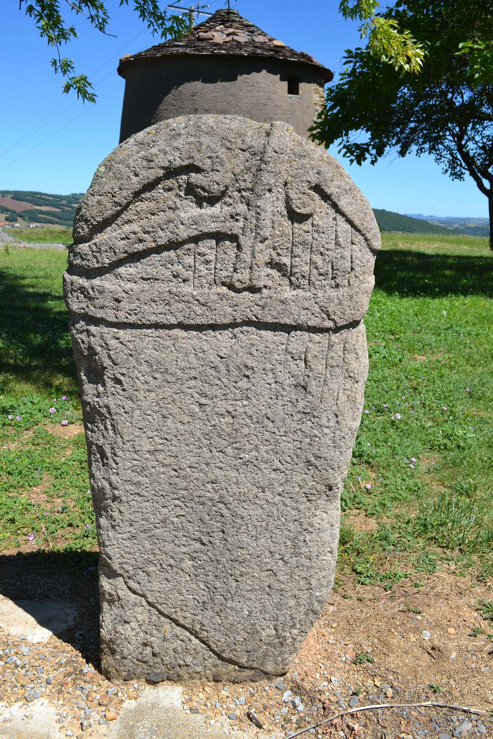 Photo showing: Copie de la statue-menhir (verso) n°1 de Pousthomy, Aveyron.