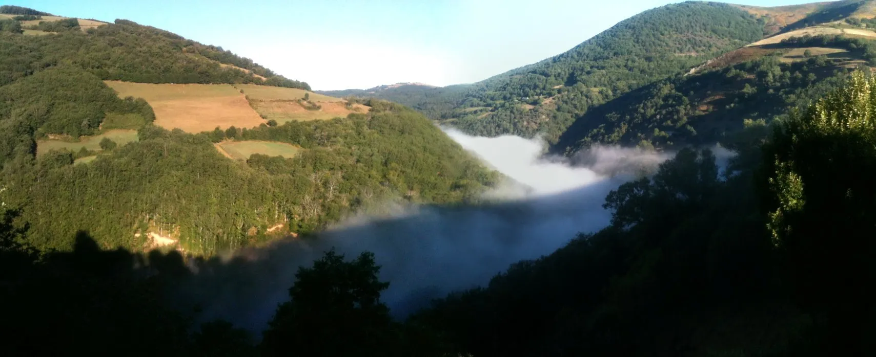 Photo showing: Mist in the valley. Pomayrols Aveyron France