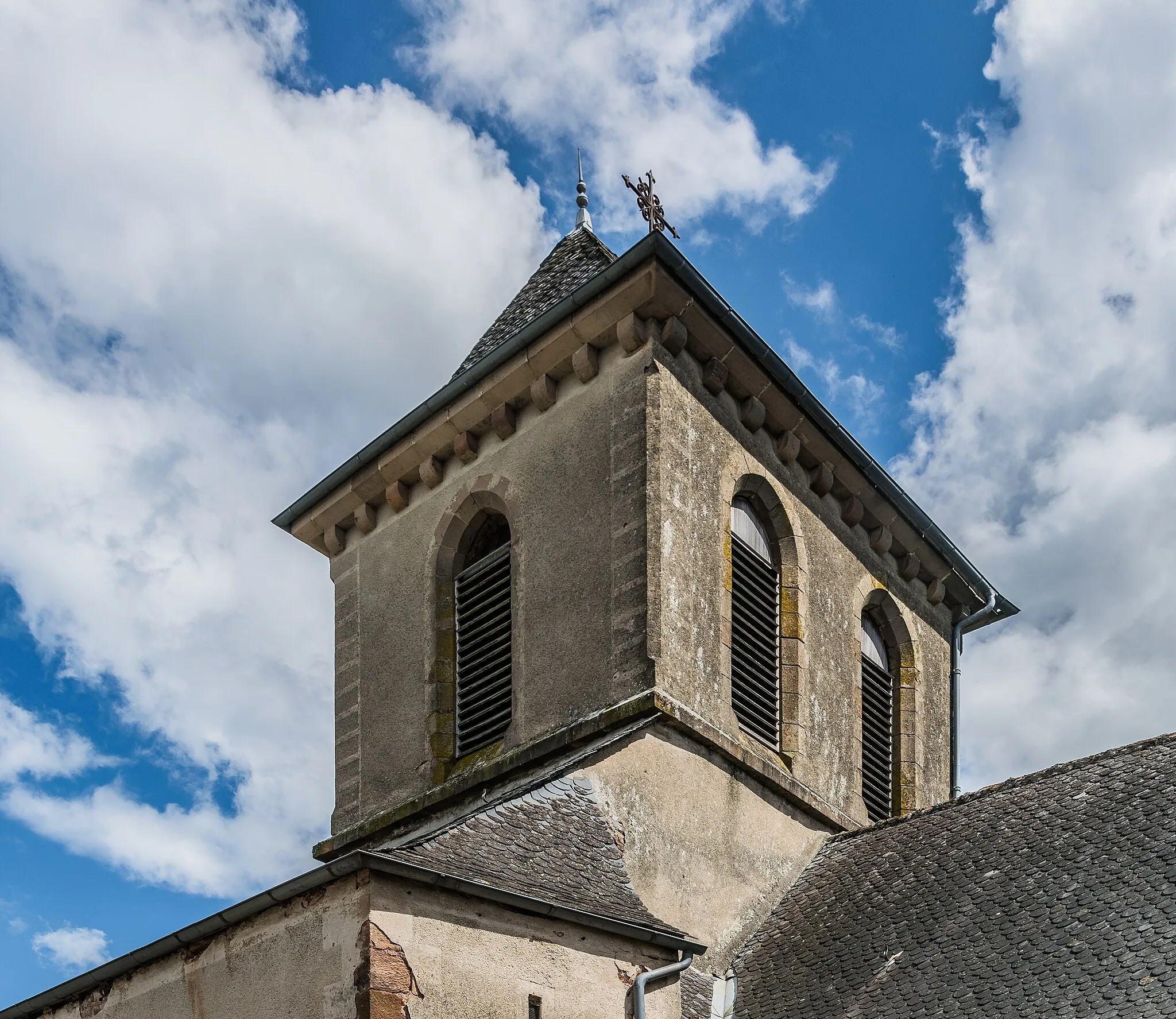 Photo showing: Bell tower of the church of Testet, commune of Saint-Christophe-Vallon, Aveyron, France