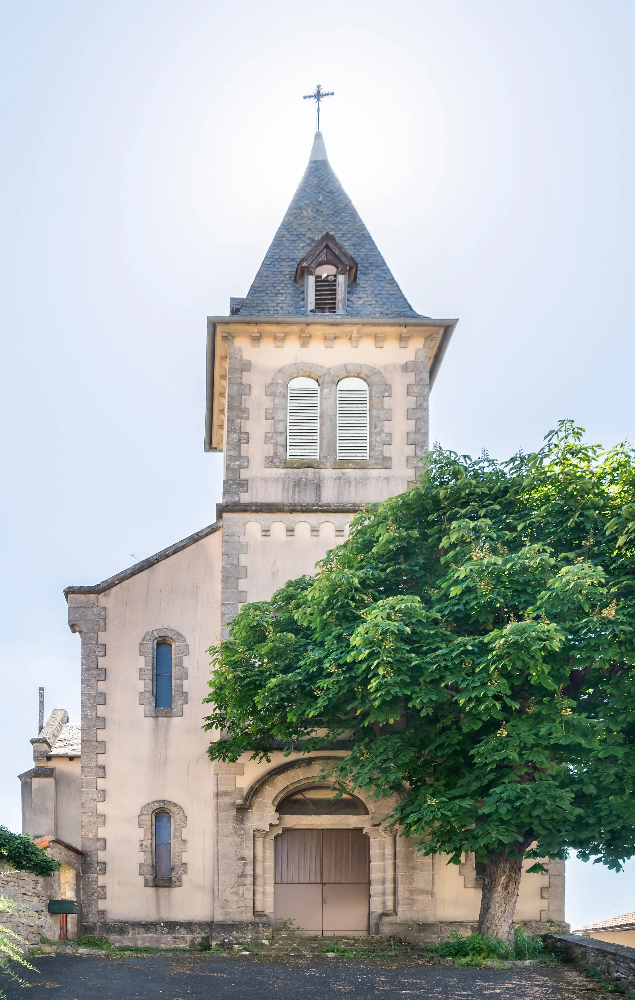 Photo showing: Saint John the Baptist church in Saint-Jean-d'Alcapiès, Aveyron, France