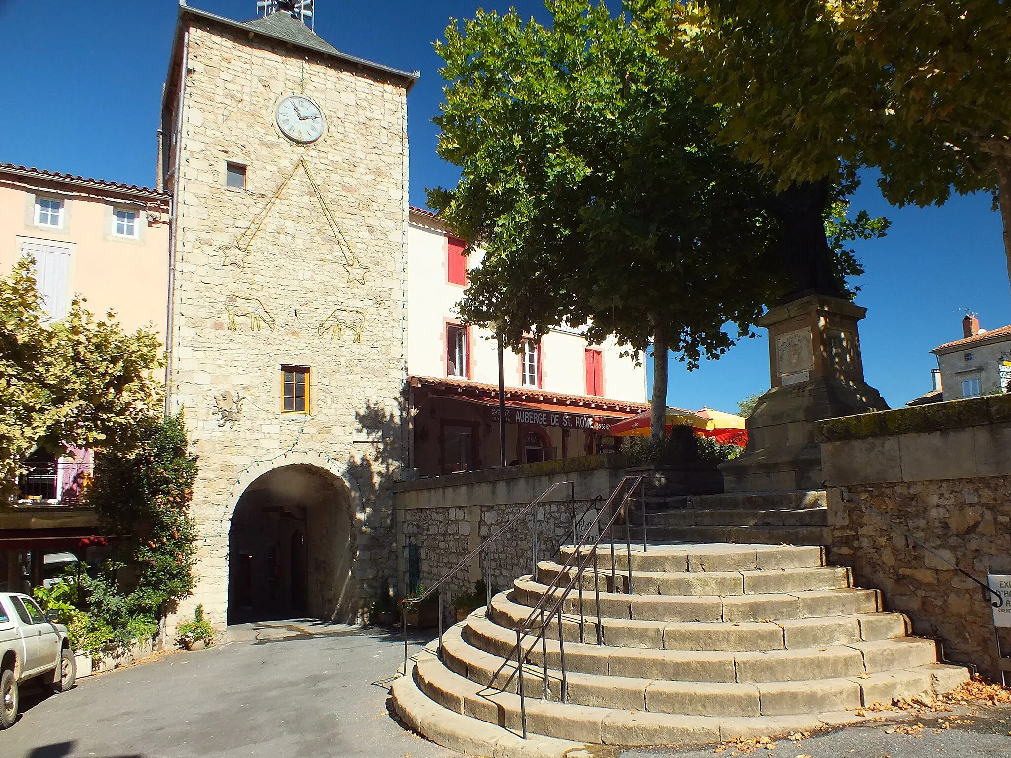 Photo showing: Saint-Rome-de-Tarn is a village and commune in southern Aveyron, in the Raspes de Tarn region.