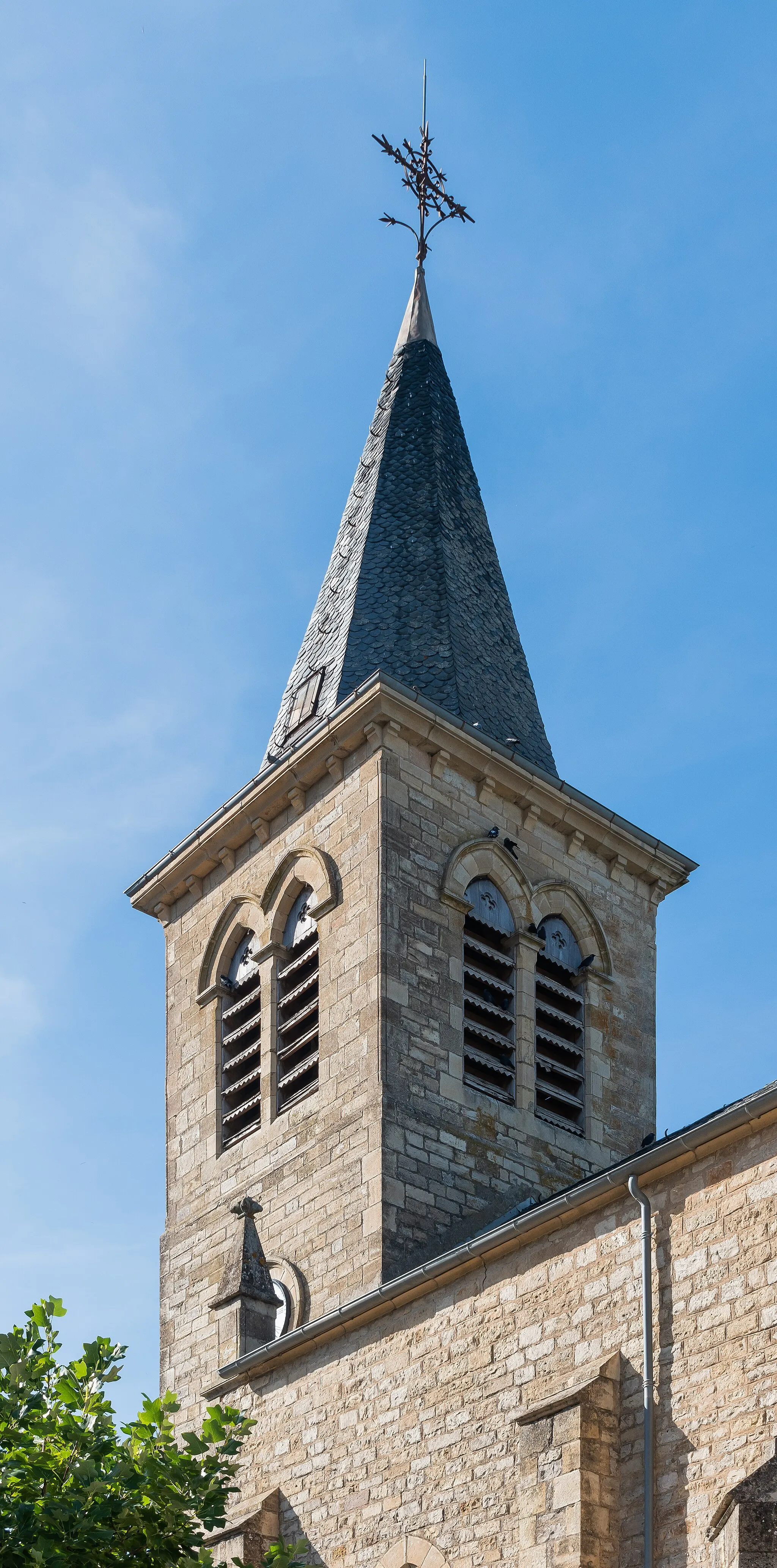 Photo showing: Bell tower of the Assumption church in Sévérac-l'Église, commune of Laissac-Sévérac l'Église, Aveyron, France