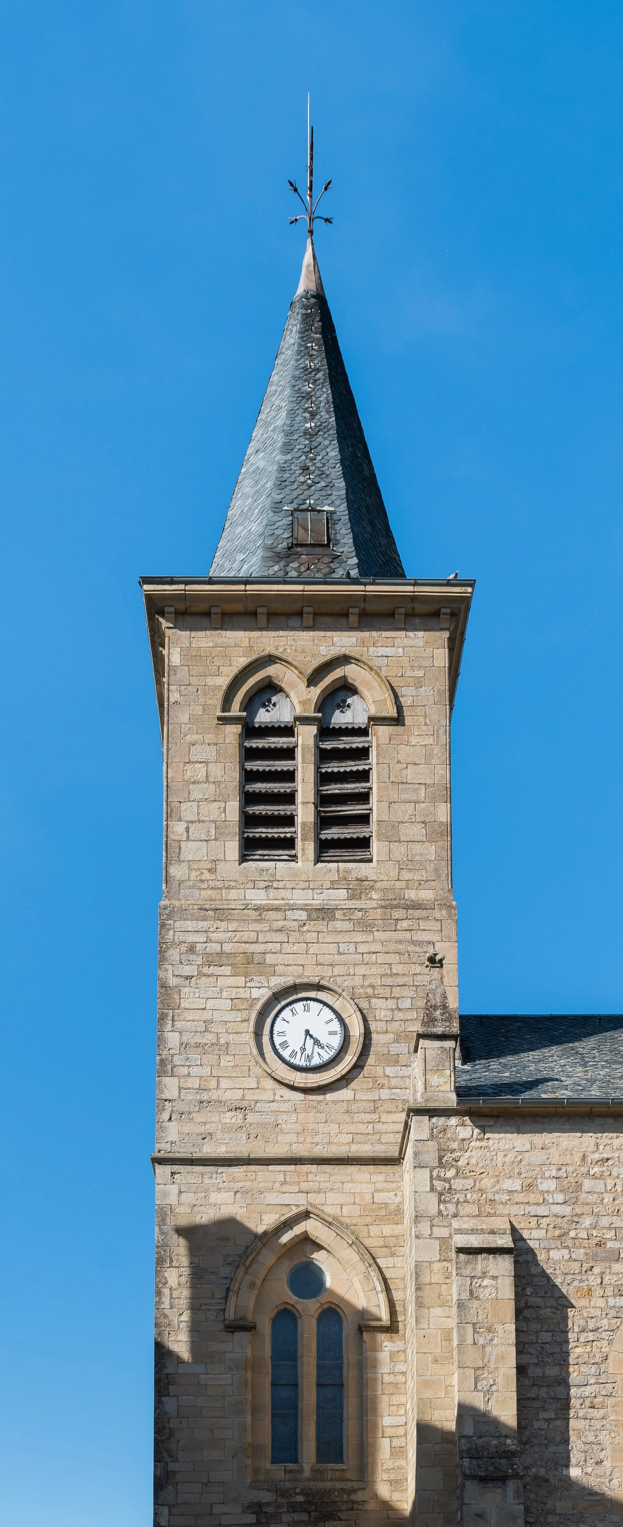 Photo showing: Bell tower of the Assumption church in Sévérac-l'Église, commune of Laissac-Sévérac l'Église, Aveyron, France