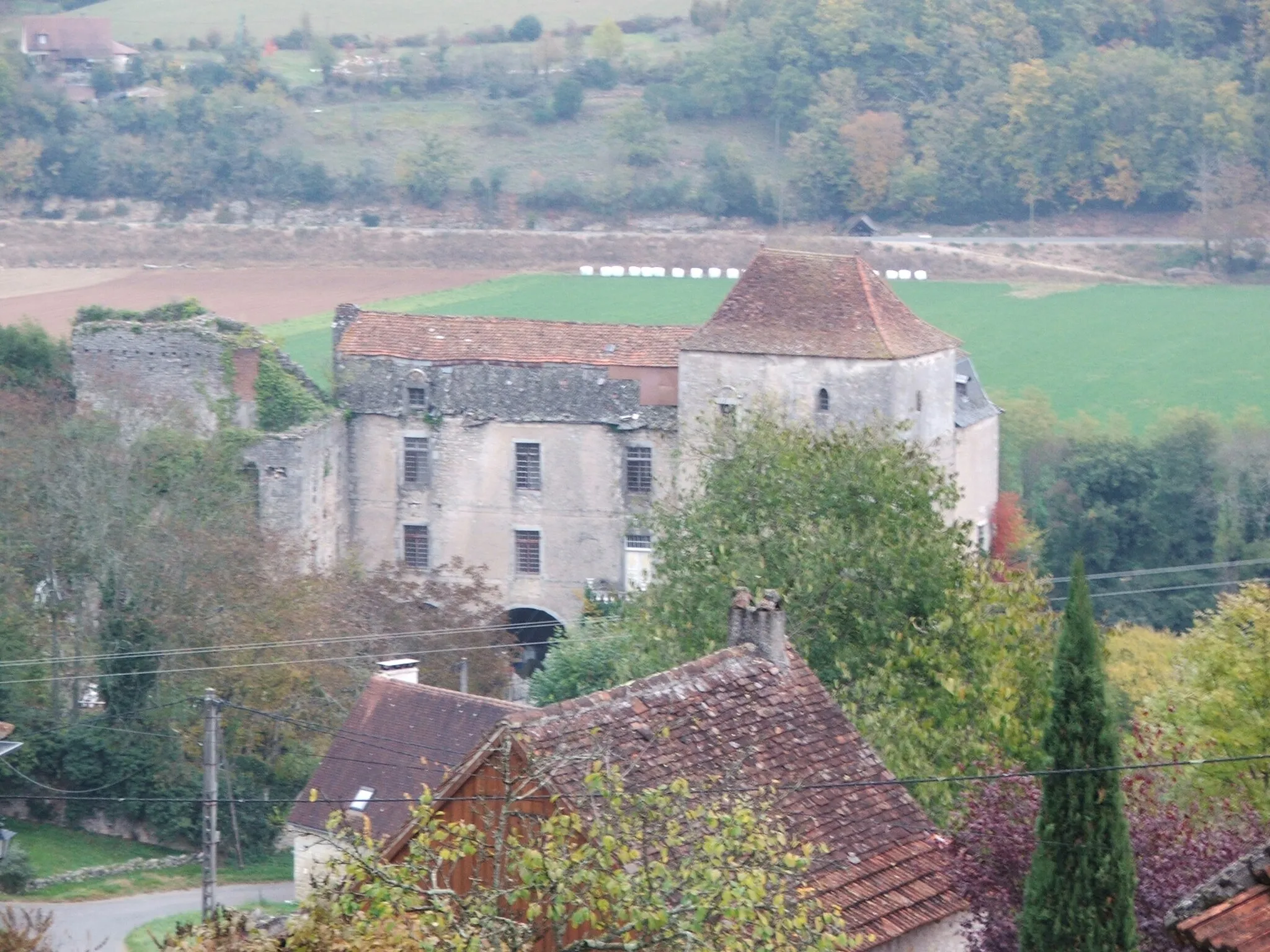 Photo showing: vue sur le château de Cadrieu