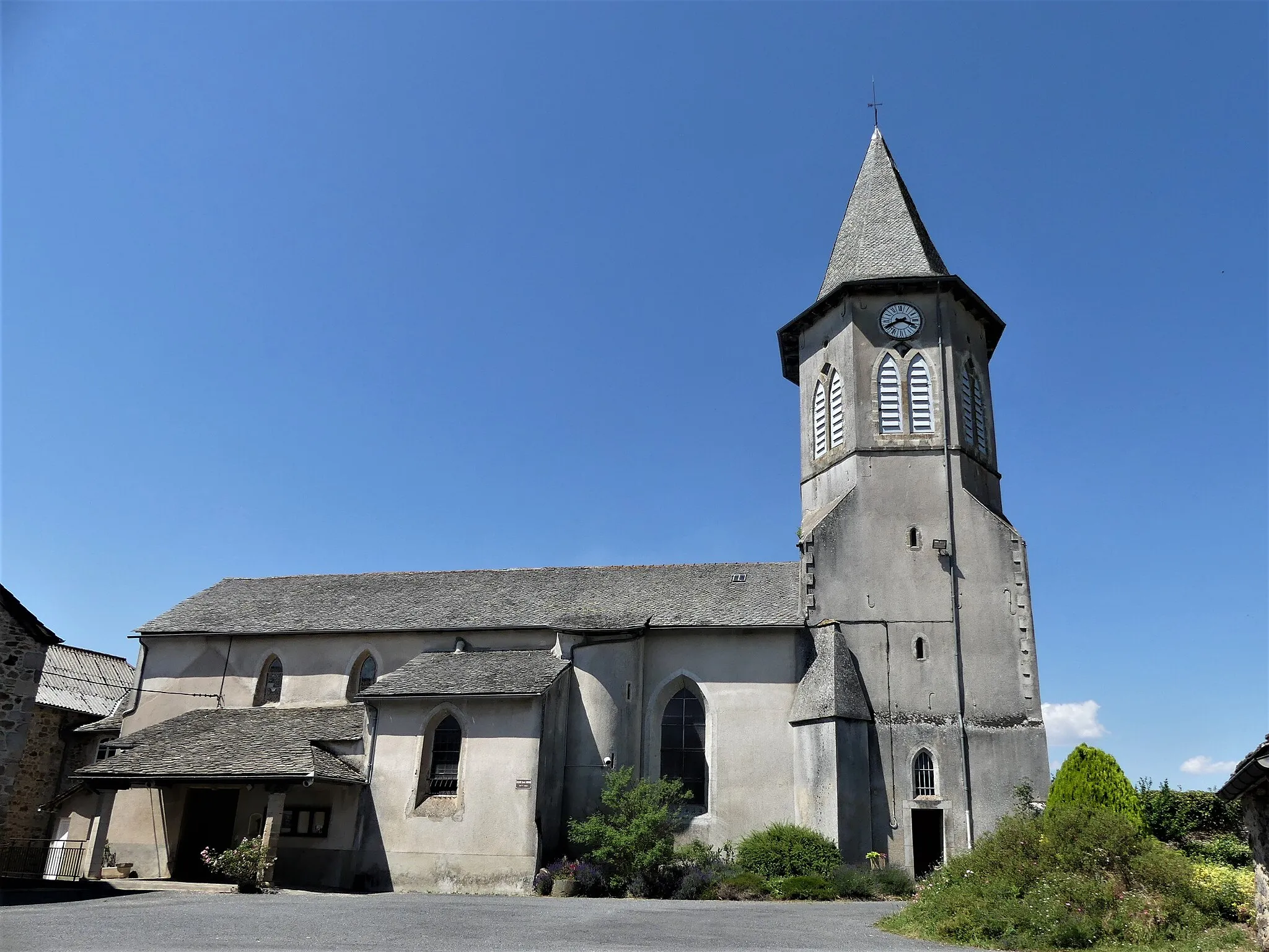 Photo showing: L'église de Saint-Amans, Salmiech, Aveyron, France.