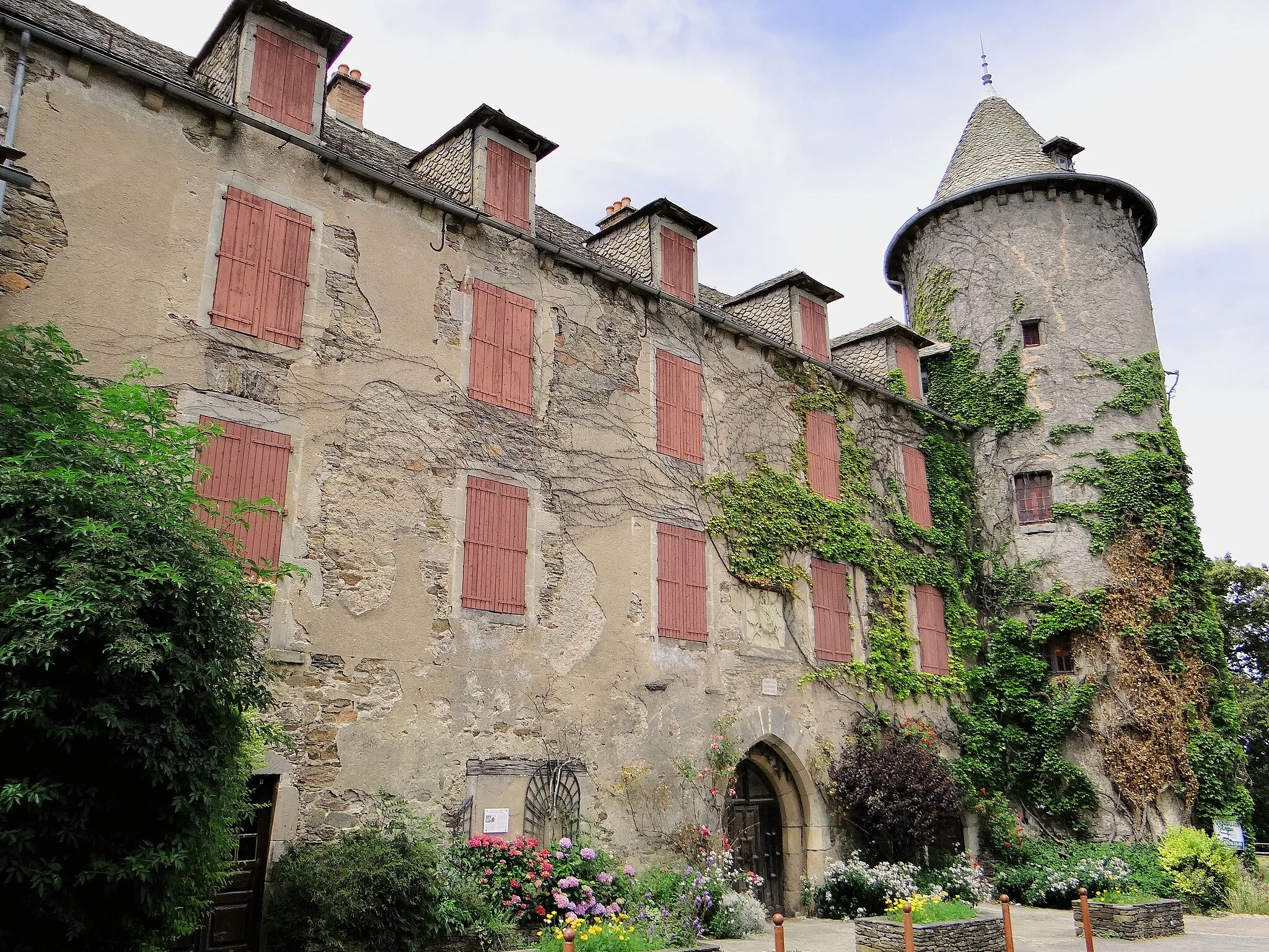 Photo showing: This building is indexed in the base Mérimée, a database of architectural heritage maintained by the French Ministry of Culture, under the reference PA00094169 .