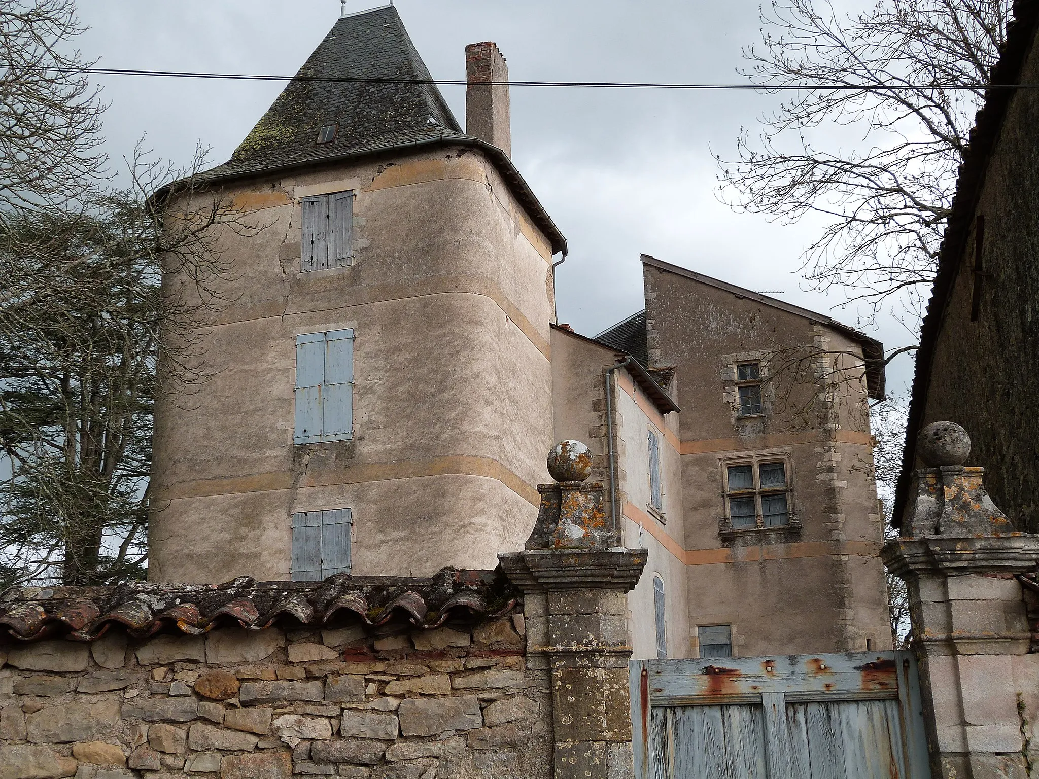 Photo showing: This building is indexed in the base Mérimée, a database of architectural heritage maintained by the French Ministry of Culture, under the reference PA00125561 .