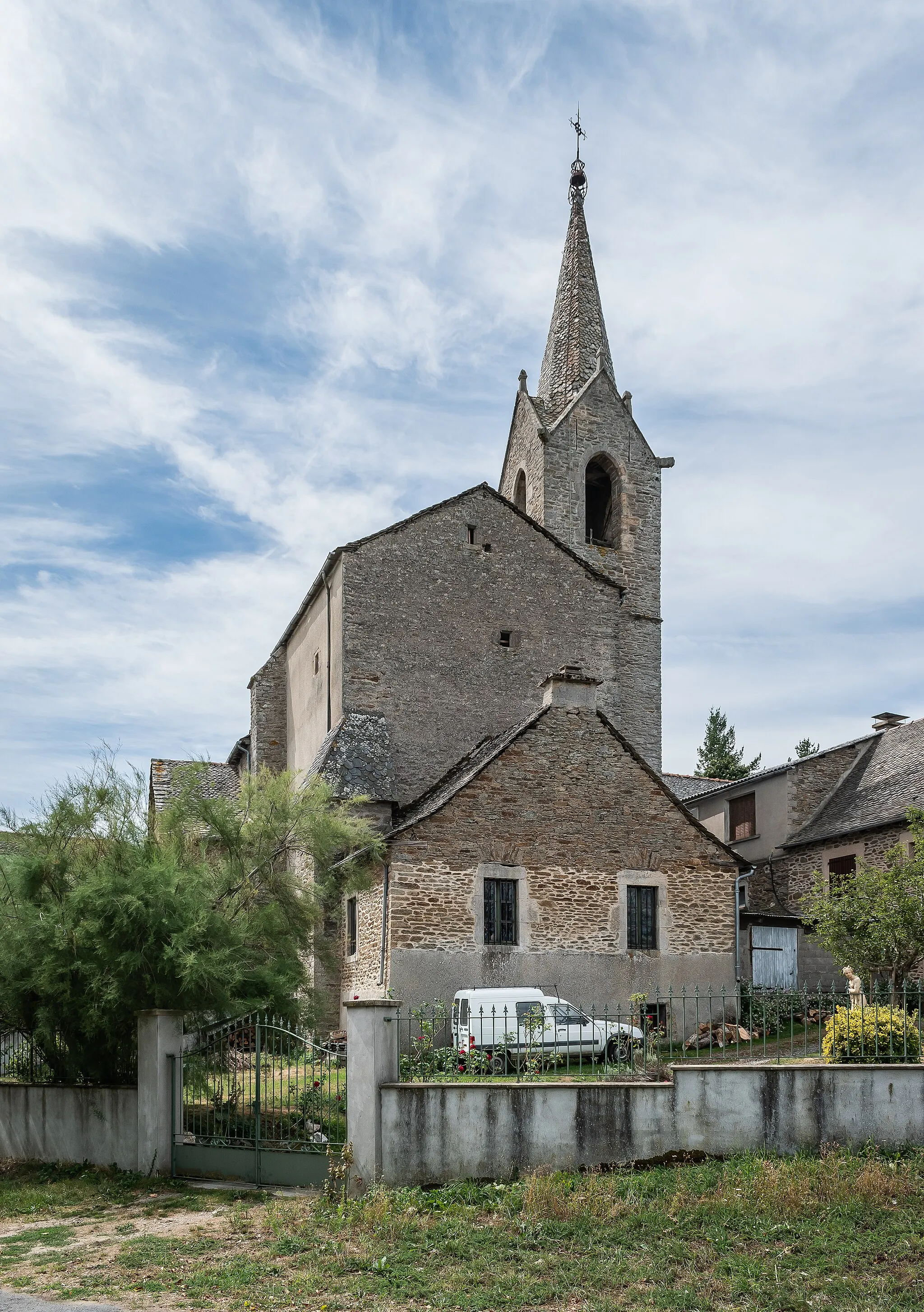 Photo showing: Saint Hilarius church in Saint-Hilaire, commune of Trémouilles, Aveyron, France