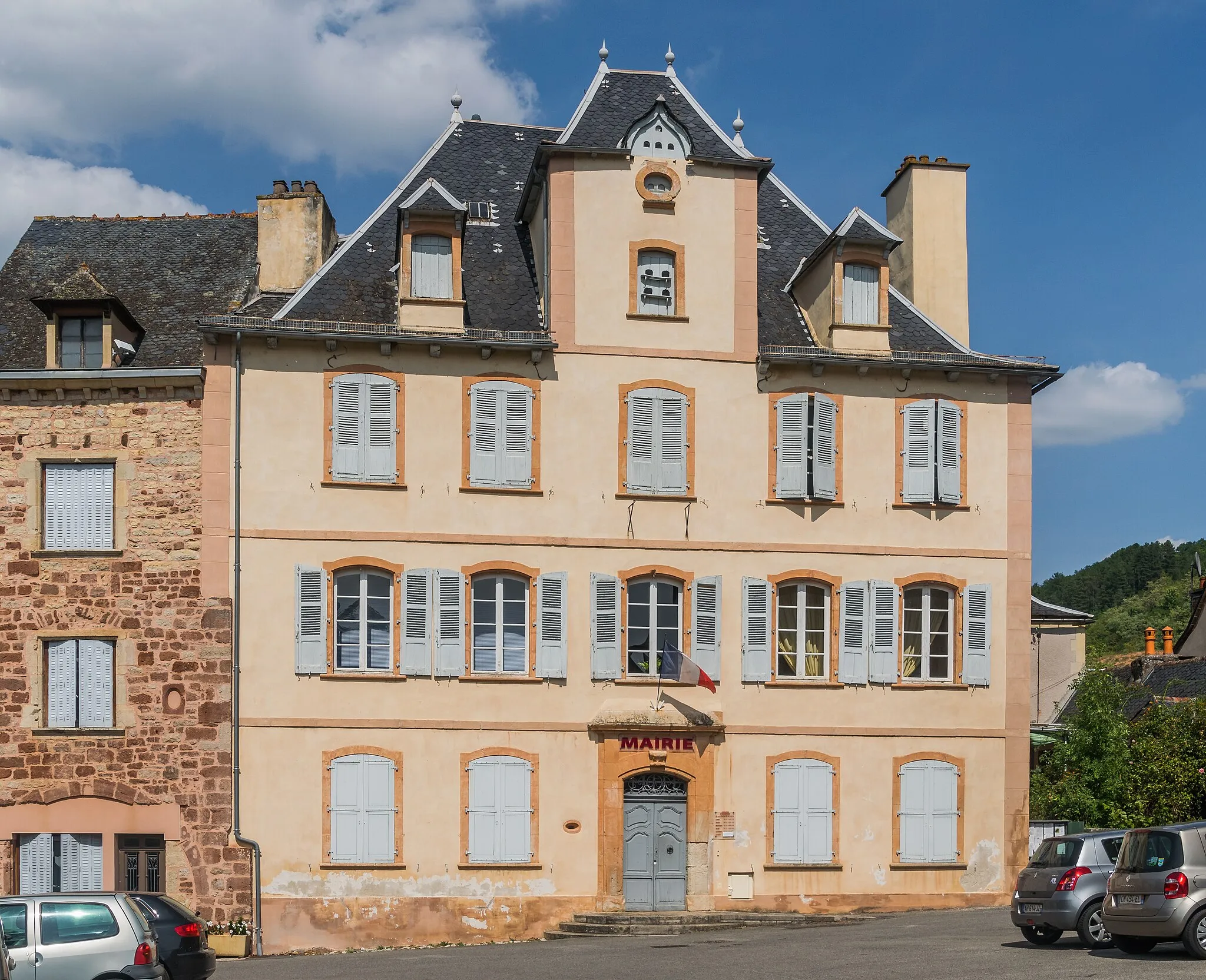 Photo showing: Town hall of Valady, Aveyron, France