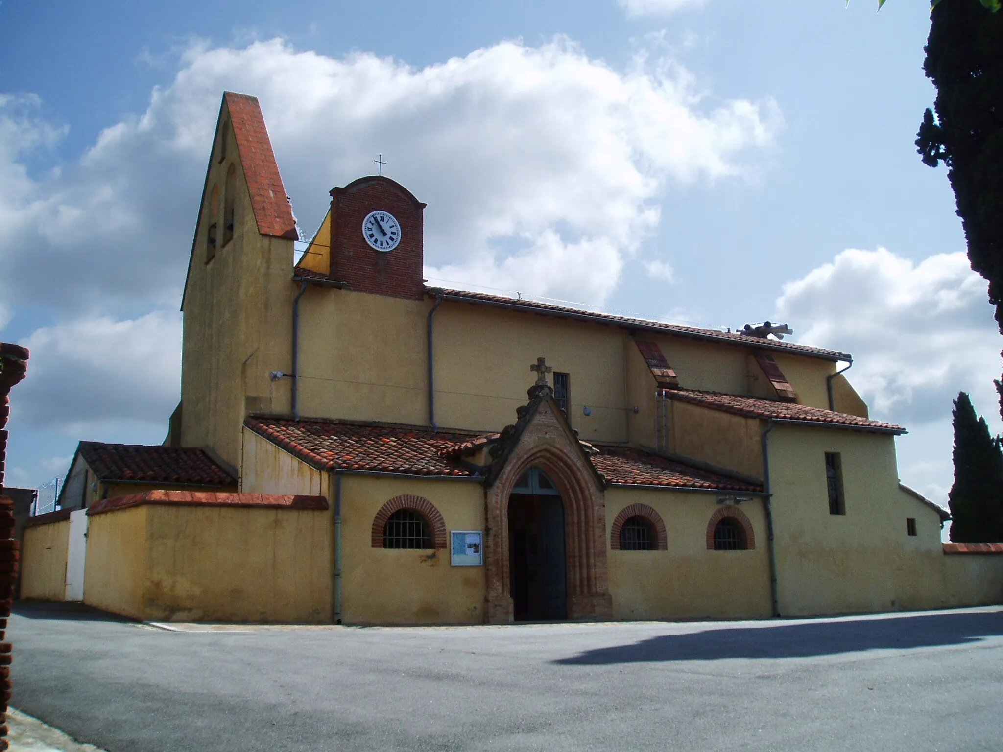 Photo showing: Vue de la façade sud de l'église