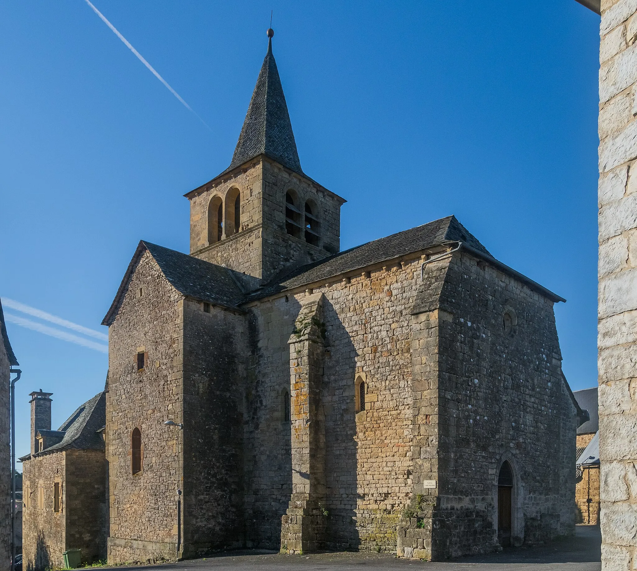 Photo showing: Saint Amans Church of Gillorgues, commune of Bozouls, Aveyron, France