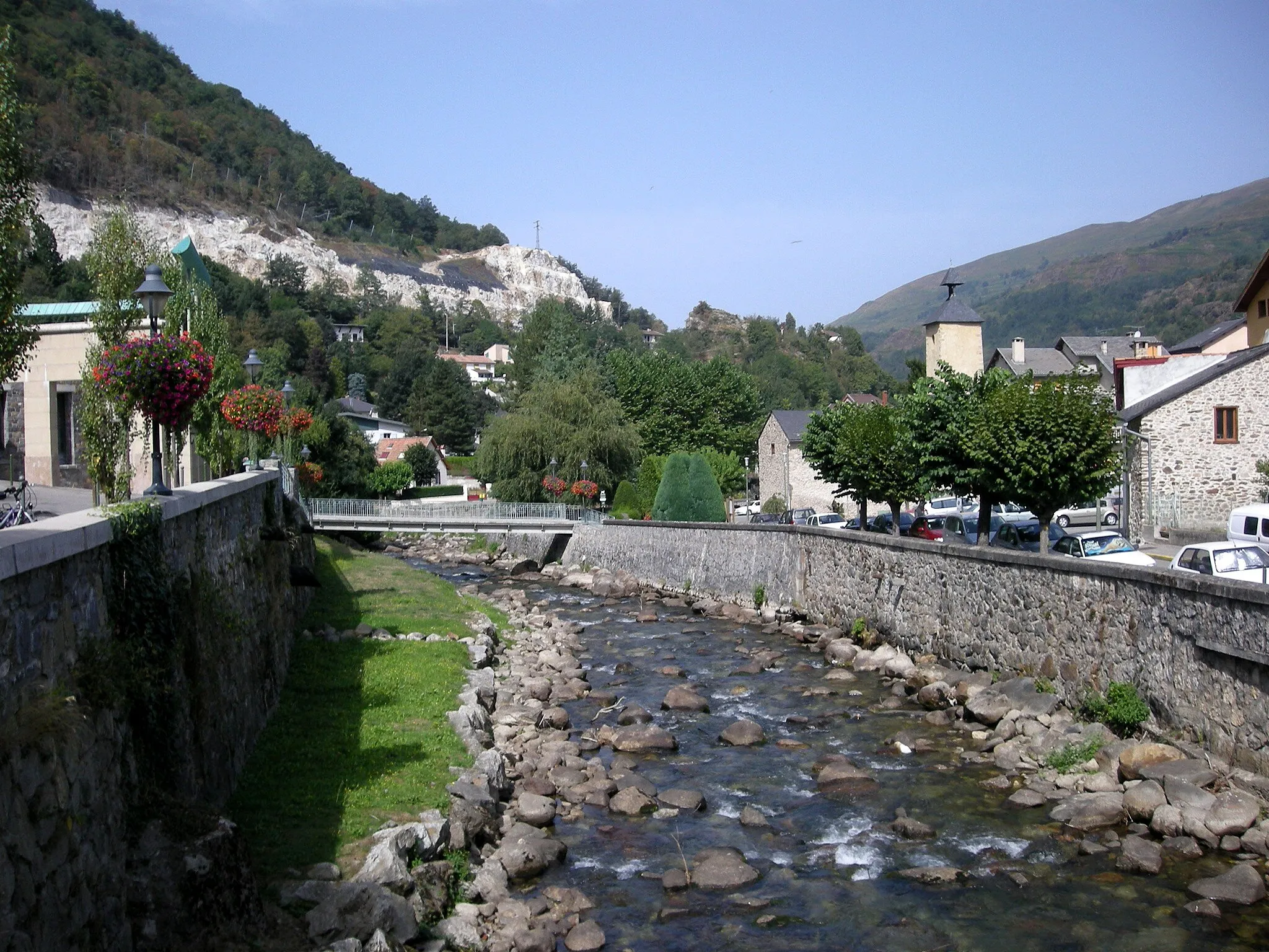 Photo showing: Oriège River in Ax-les-Thermes, Ariège, France.