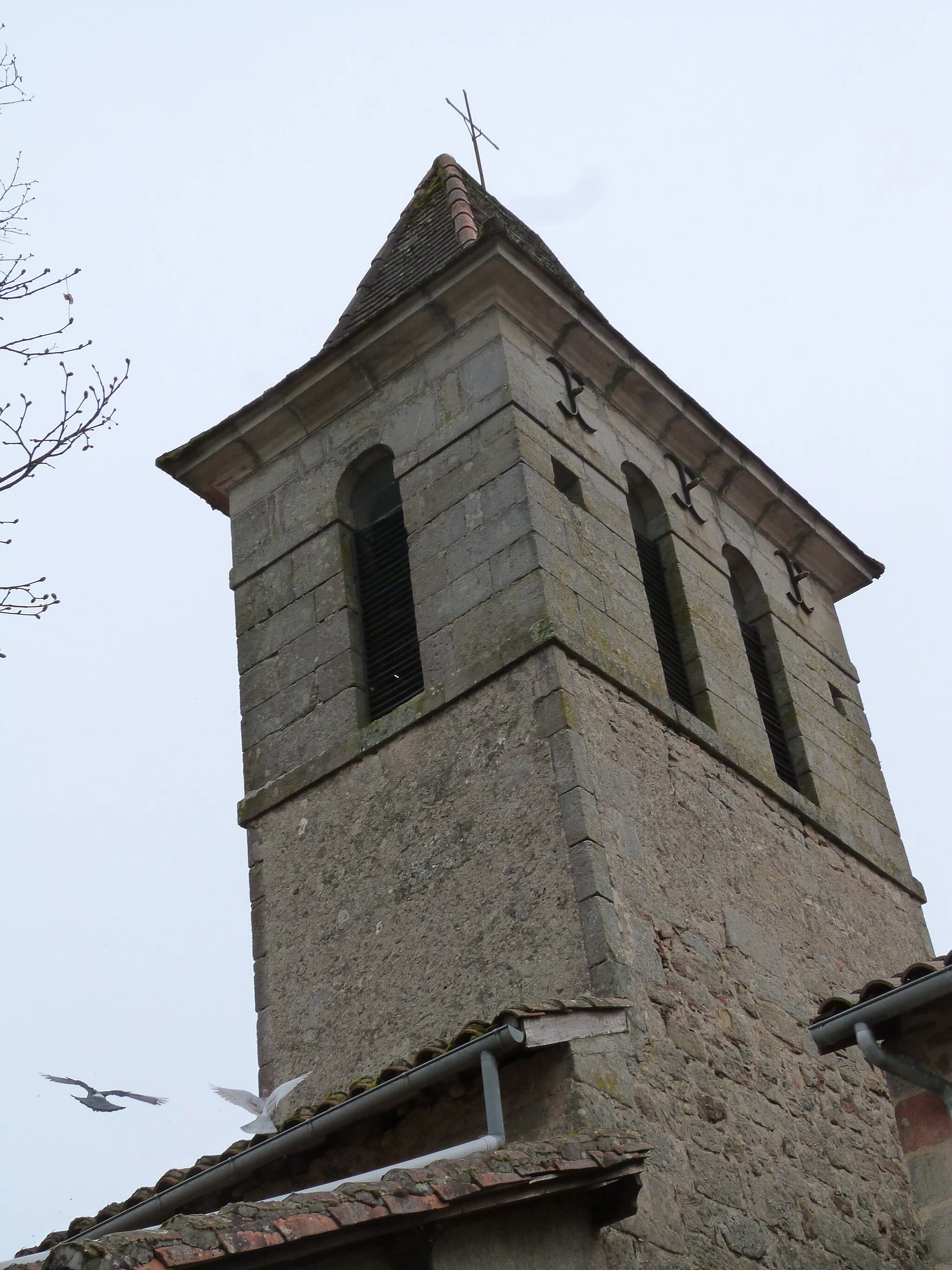 Photo showing: Clocher de l'église Saint-Pierre à Planioles (Lot)