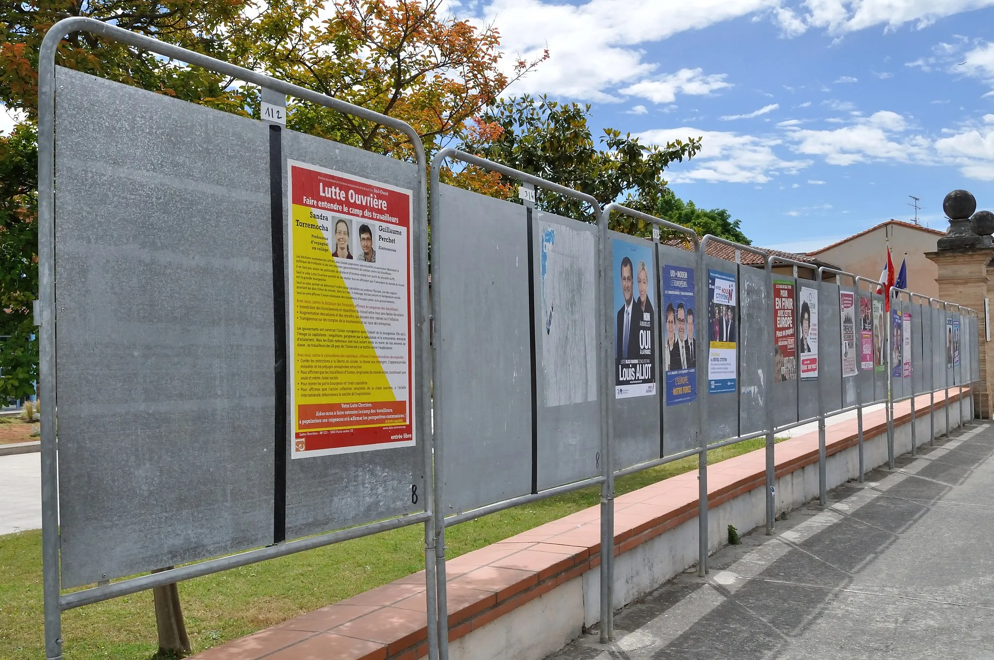 Photo showing: Election posters during the 2014 European elections campaign, in Castanet-Tolosan (South-West France)