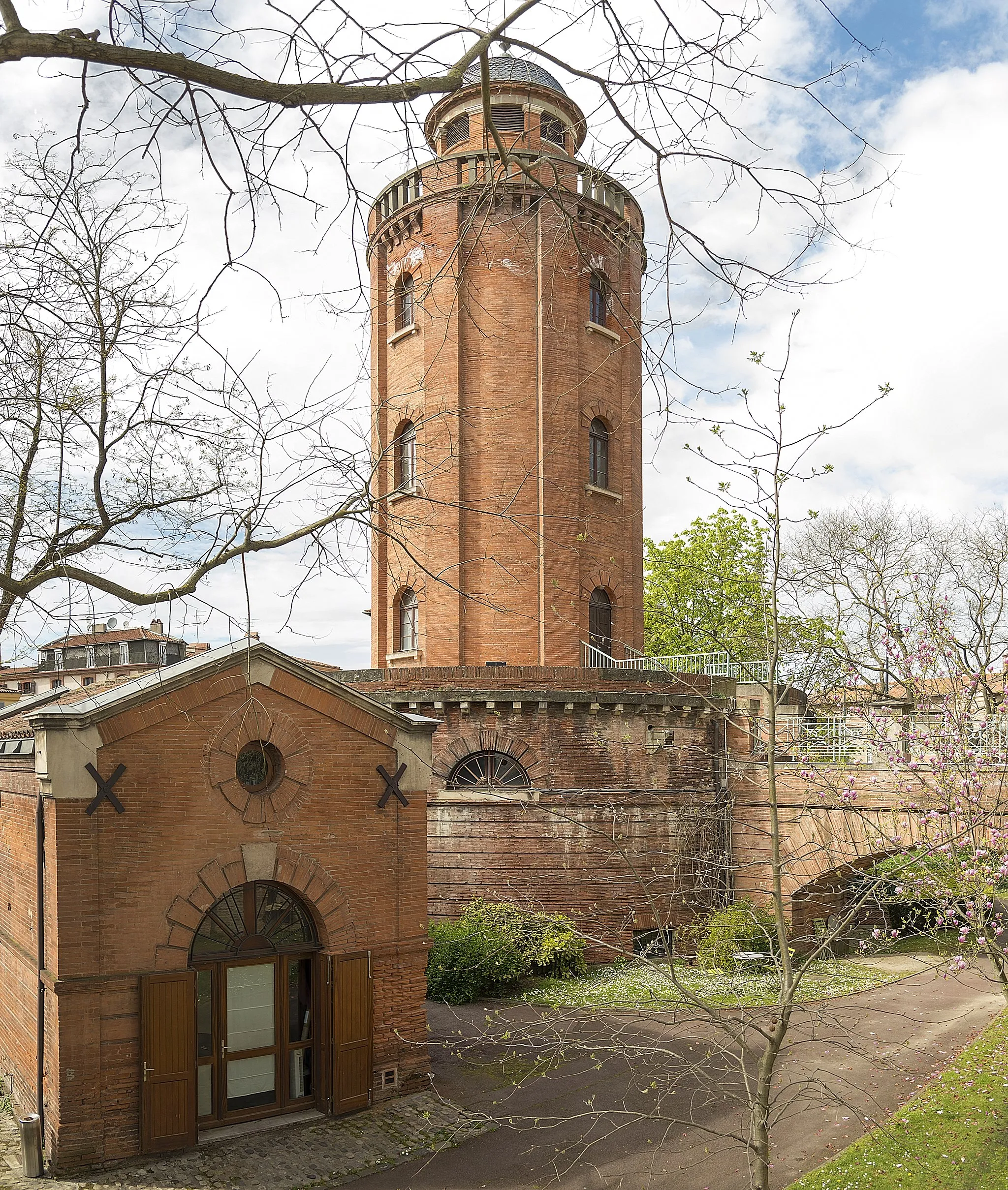 Photo showing: This building is indexed in the base Mérimée, a database of architectural heritage maintained by the French Ministry of Culture, under the reference PA00094504 .