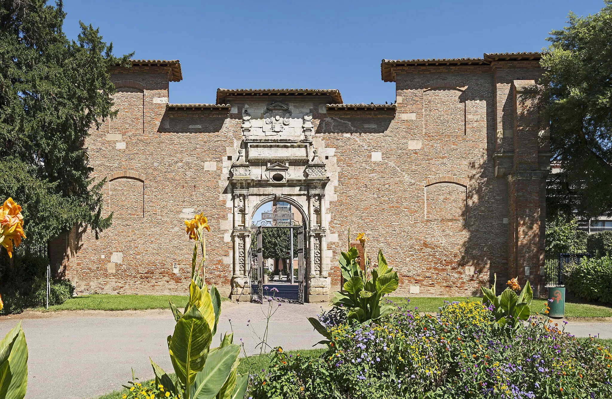 Photo showing: This building is inscrit au titre des monuments historiques de la France. It is indexed in the base Mérimée, a database of architectural heritage maintained by the French Ministry of Culture, under the reference PA00094630 .