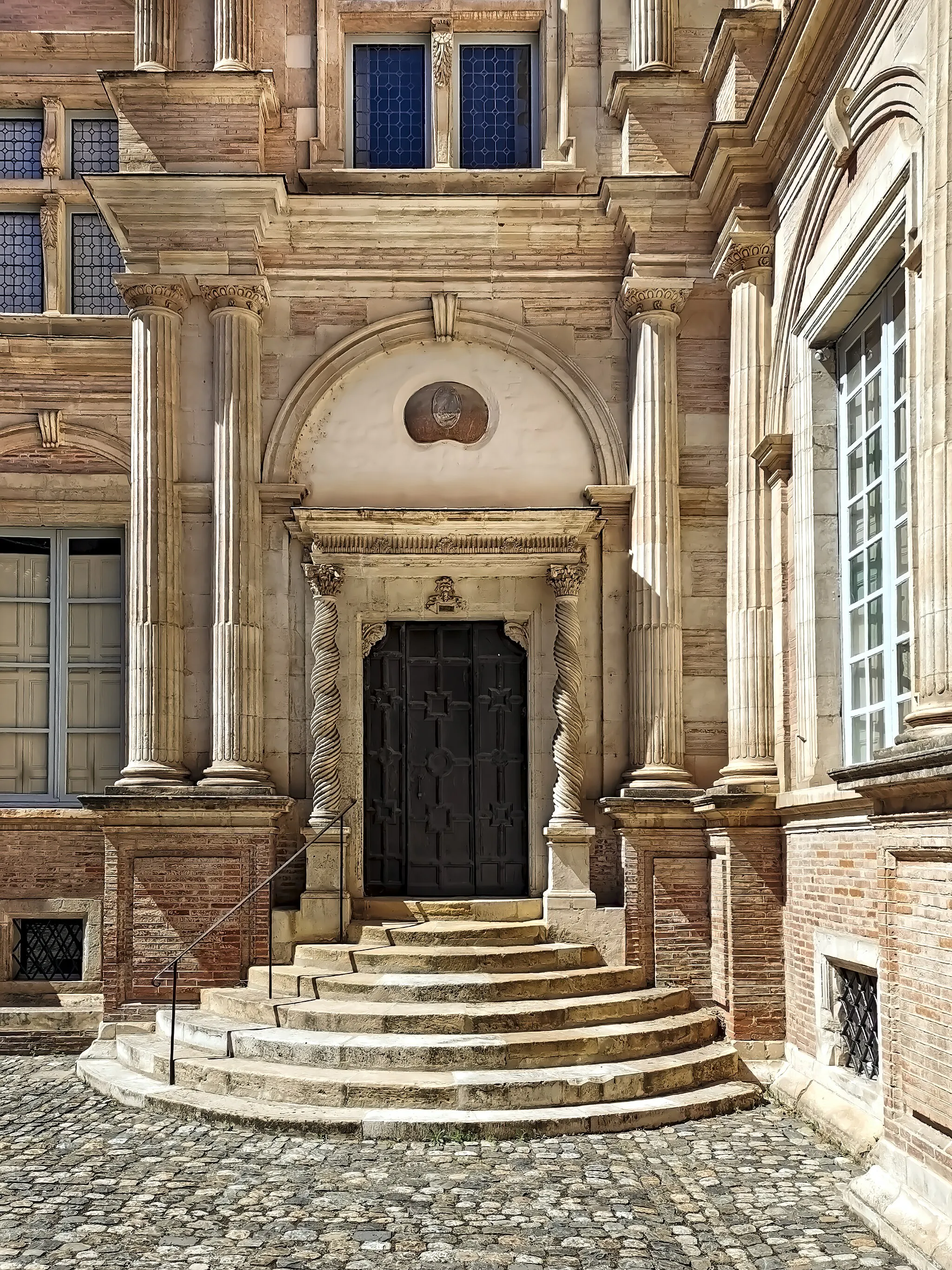 Photo showing: This building is classé au titre des monuments historiques de la France. It is indexed in the base Mérimée, a database of architectural heritage maintained by the French Ministry of Culture, under the reference PA00094532 .