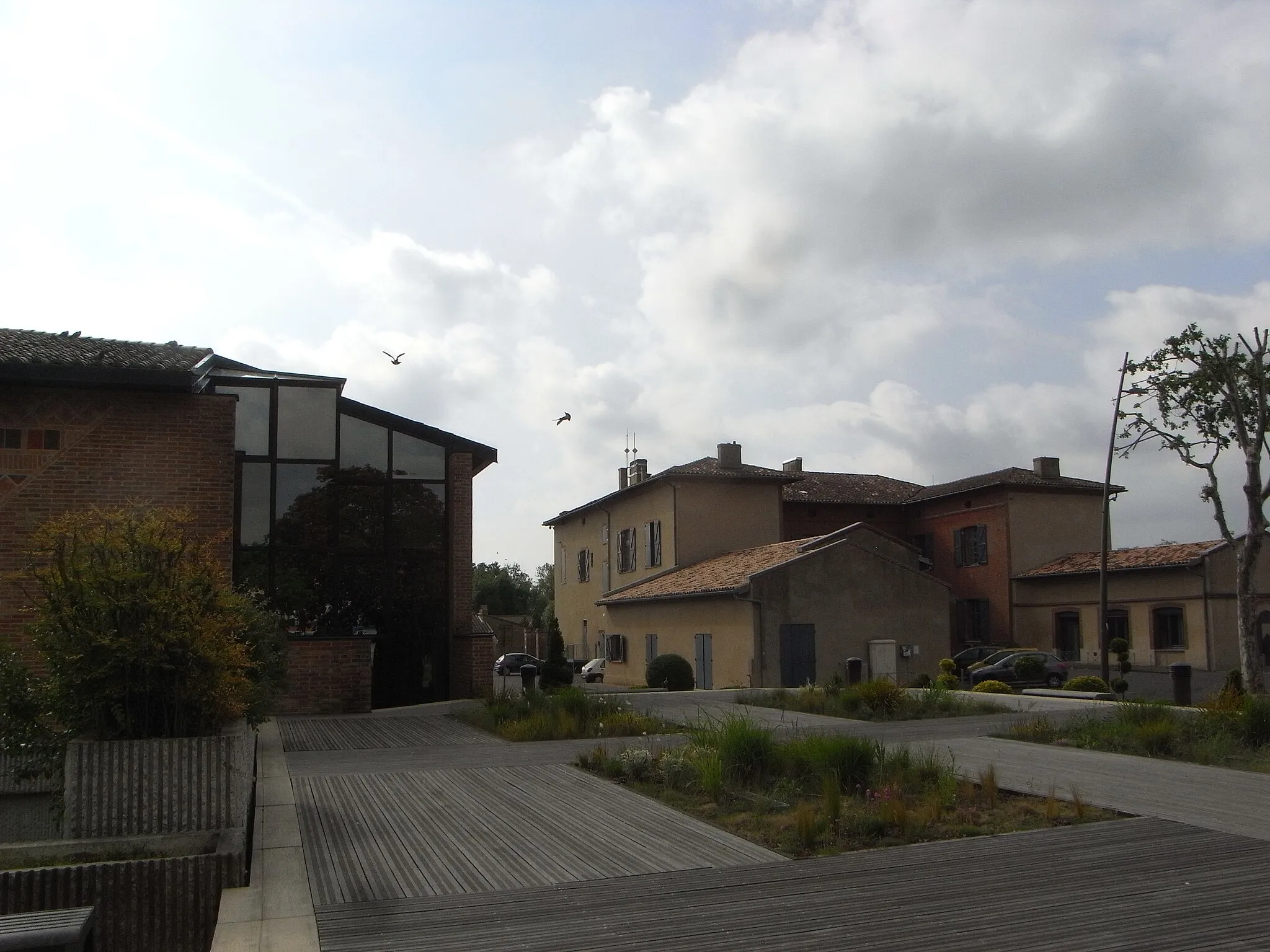 Photo showing: Bibliothèque/école de musique et mairie de Tournefeuille (Haute-Garonne, France).