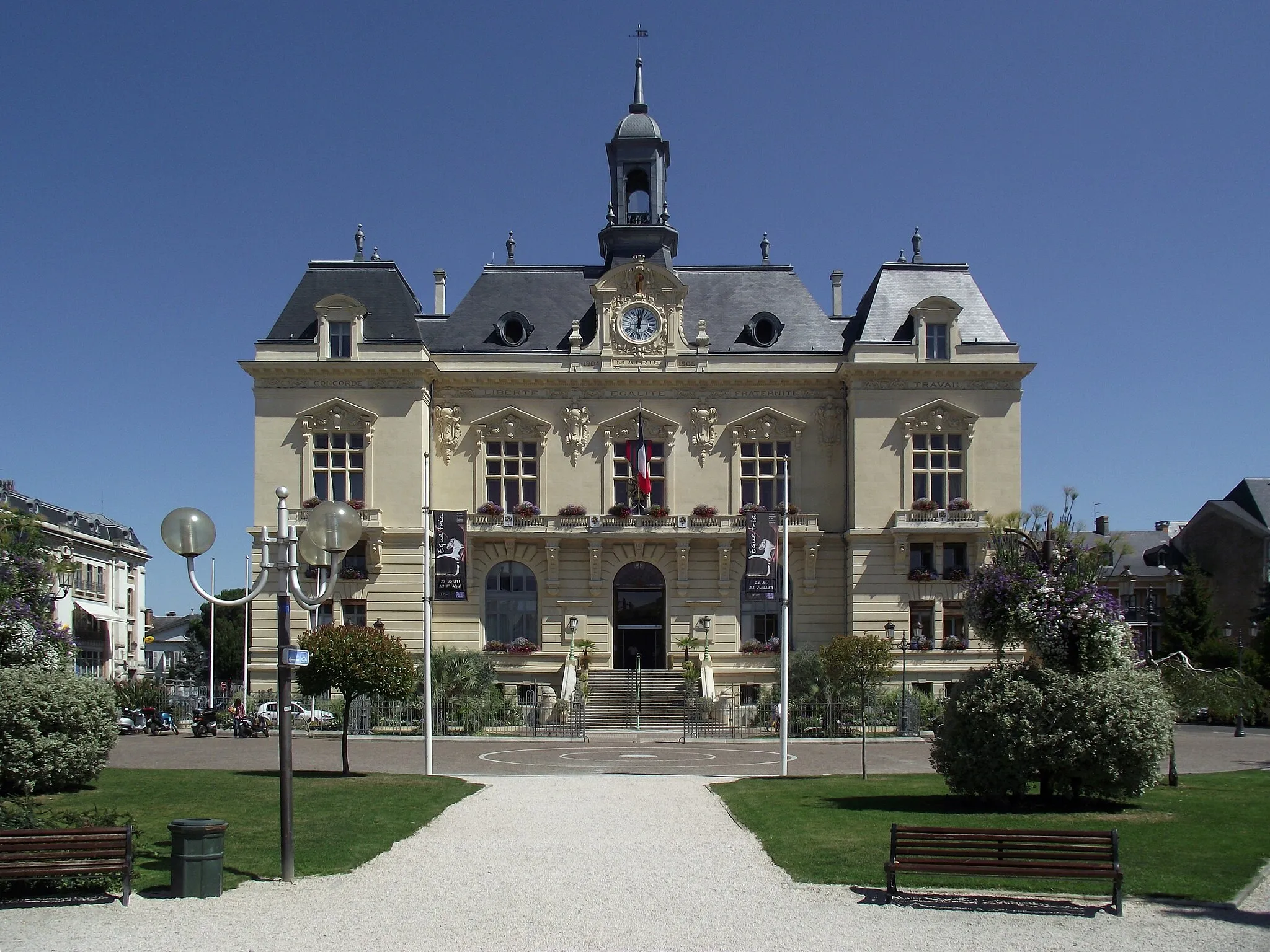 Photo showing: Tarbes Town Hall, Hautes-Pyrénées, France