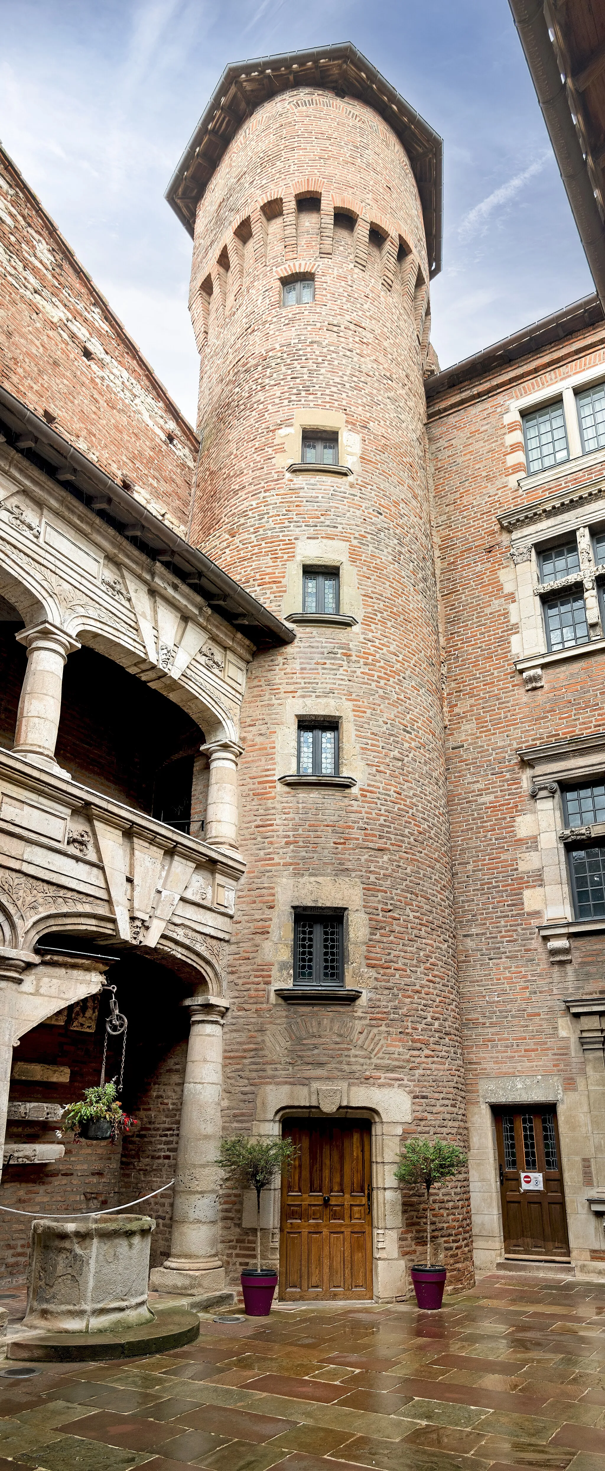 Photo showing: This building is classé au titre des monuments historiques de la France. It is indexed in the base Mérimée, a database of architectural heritage maintained by the French Ministry of Culture, under the reference PA00095477 .