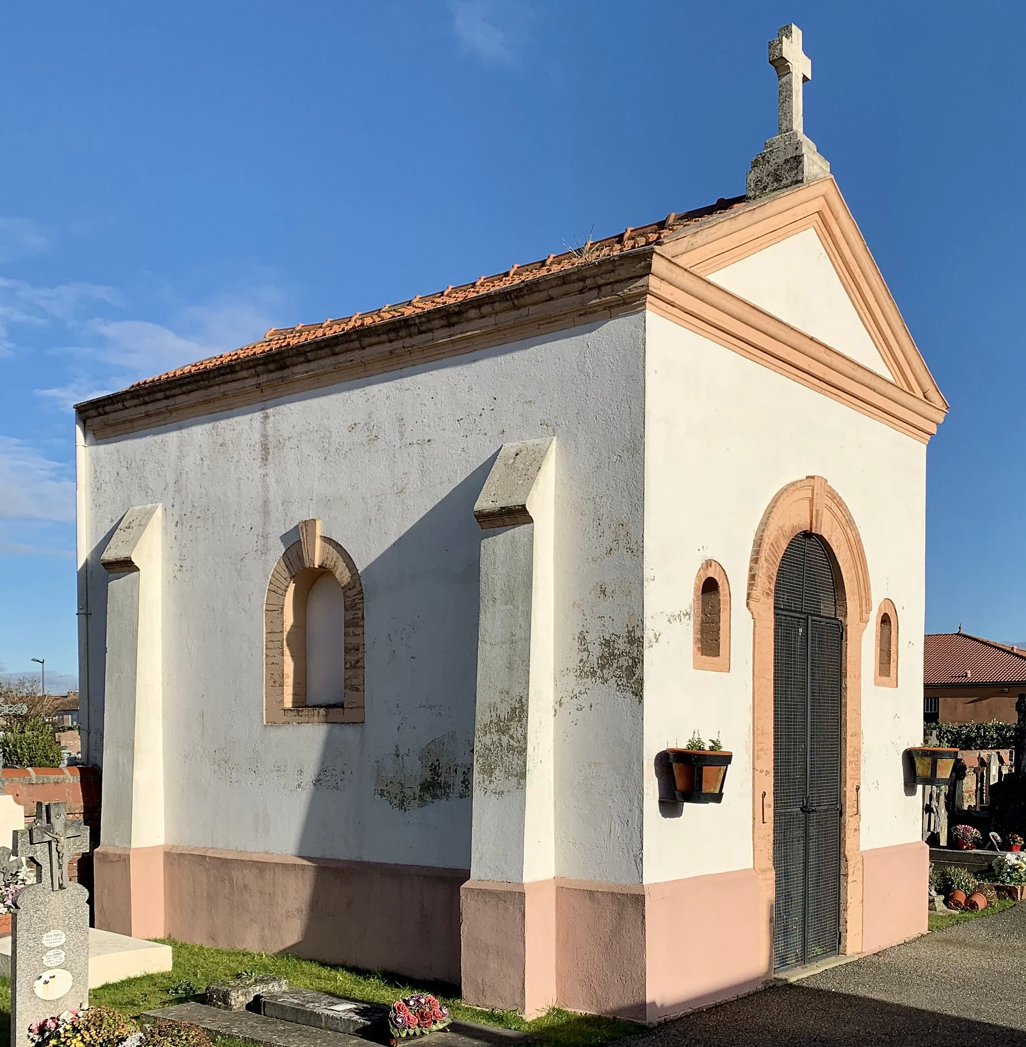 Photo showing: Chapelle du cimetière communal de Colomiers (Haute-Garonne)