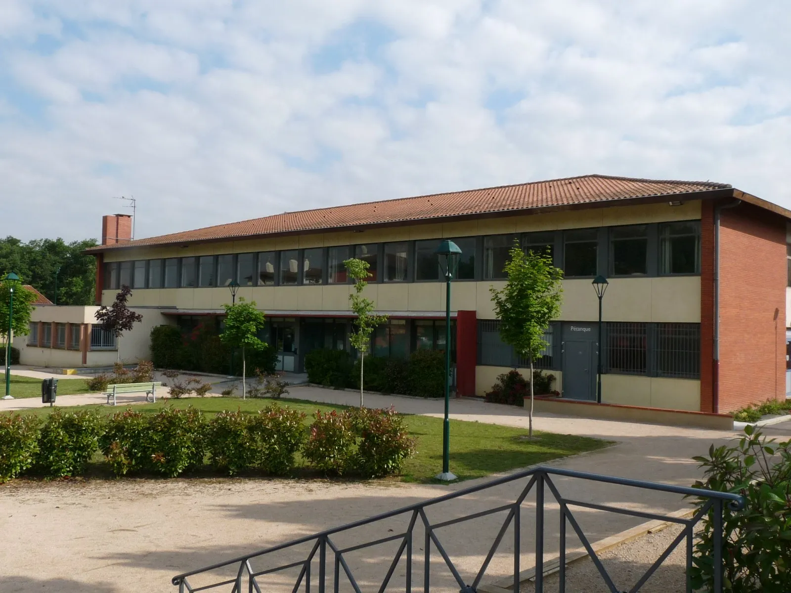 Photo showing: Salle des fêtes, Escalquens, Haute-Garonne, France