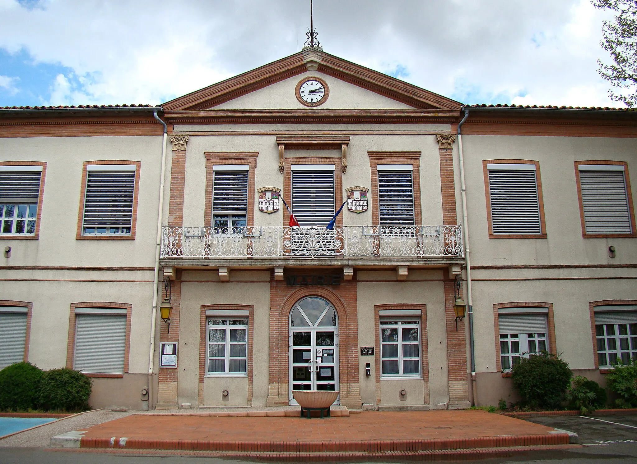 Photo showing: Façade de la mairie d'Aucamville, commune de la Haute-Garonne