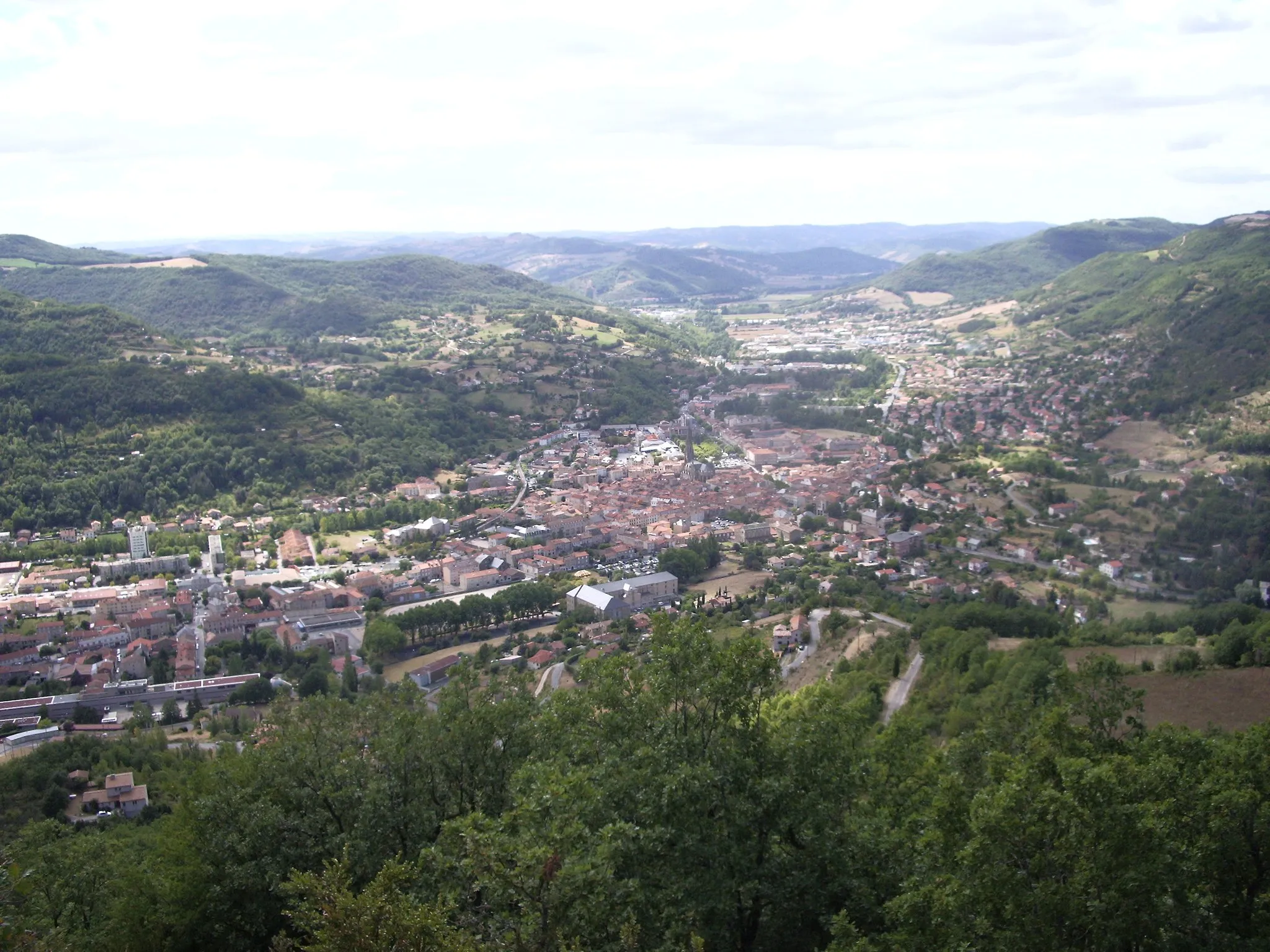 Photo showing: Panorama of Saint-Affrique taken from the mountain called La Quille (East)