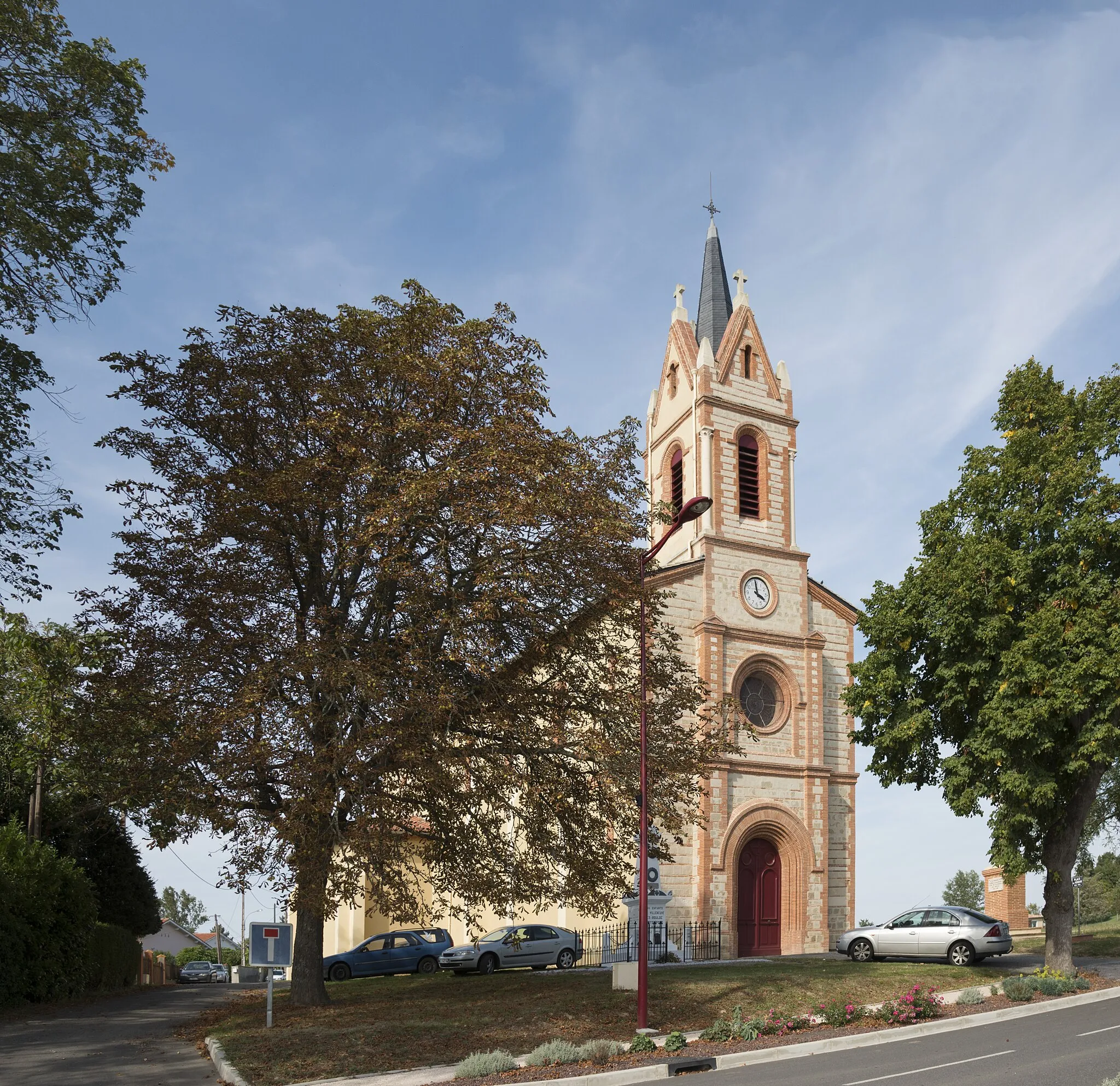 Photo showing: Villeneuve-lès-Bouloc. Facade of the church.