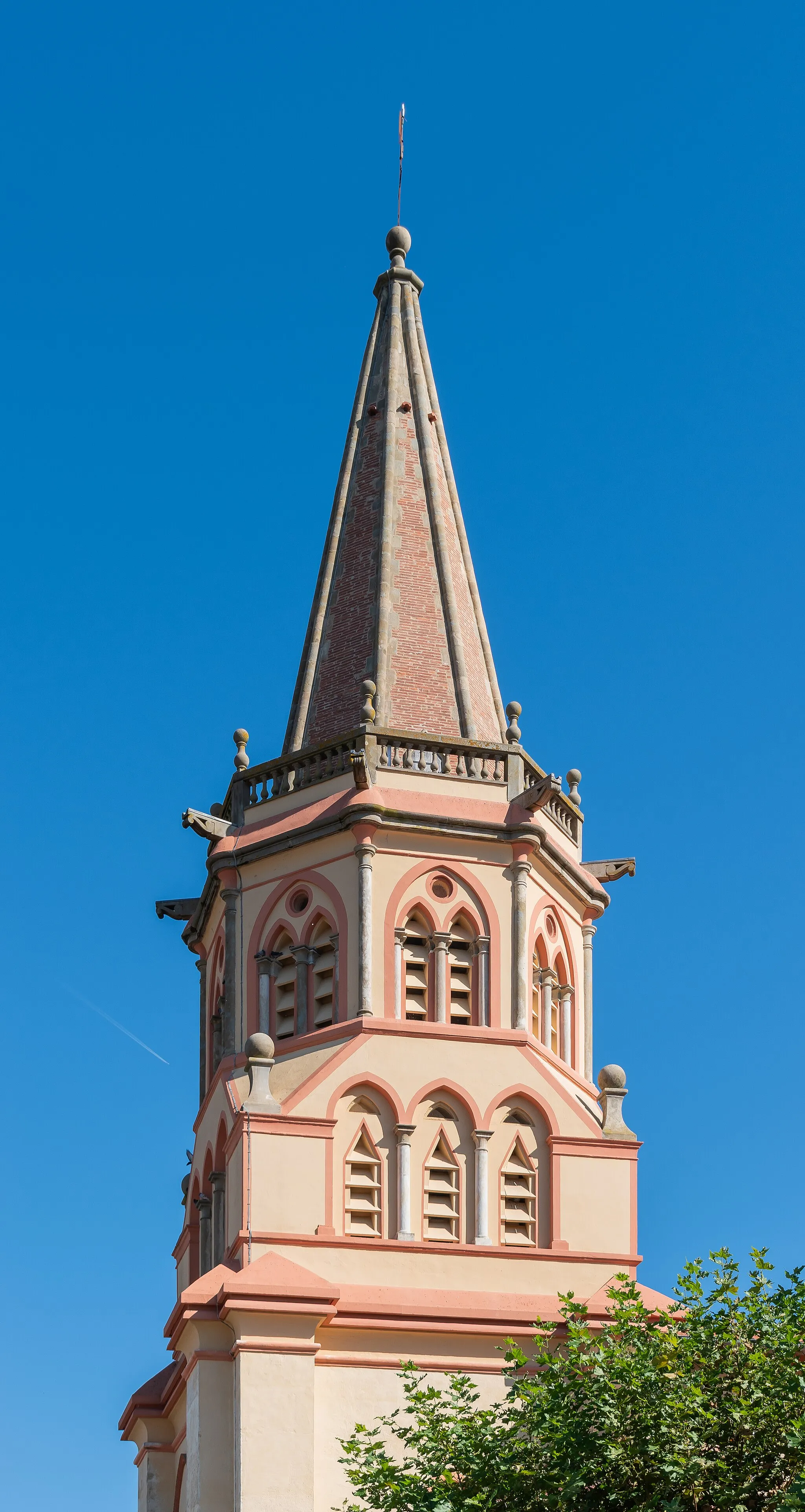 Photo showing: Bell tower of the Saint Giles church in Rieumes, Haute-Garonne, France