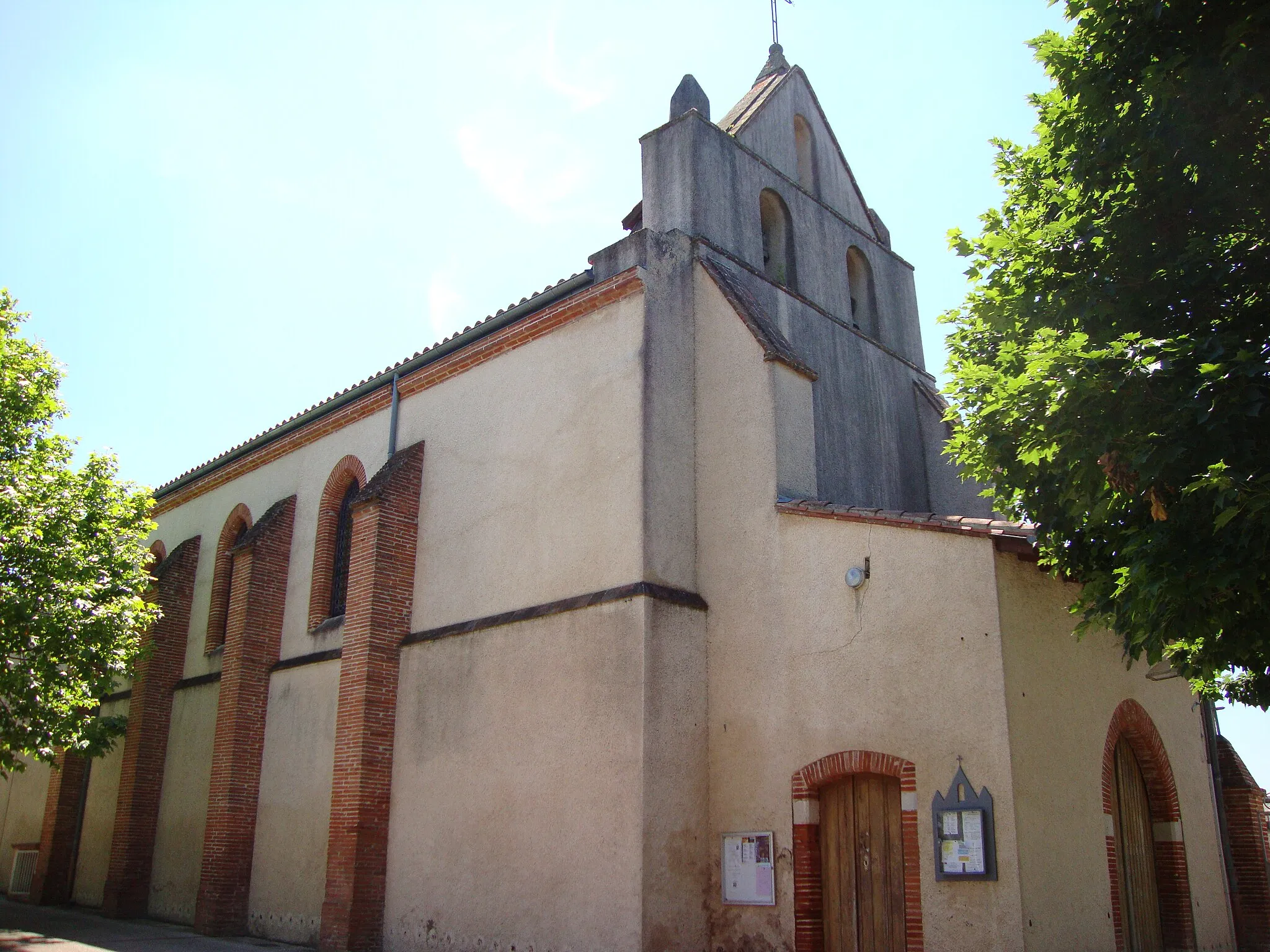 Photo showing: La Salvetat-Saint-Gilles (Haute-Garonne, France) :  L'église vue de la rue.