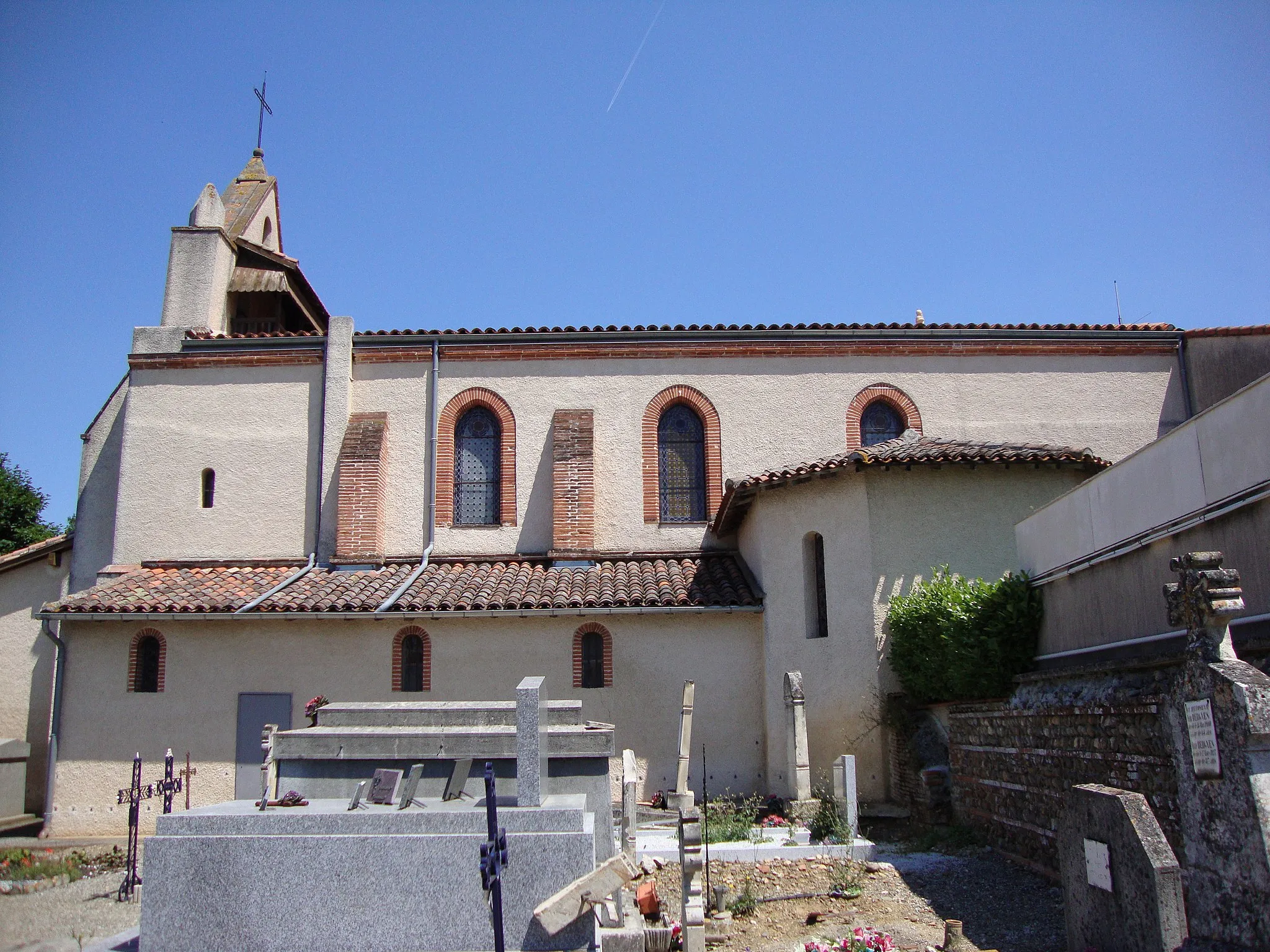 Photo showing: La Salvetat-Saint-Gilles (Haute-Garonne, Fr)  église vue du cimetière.