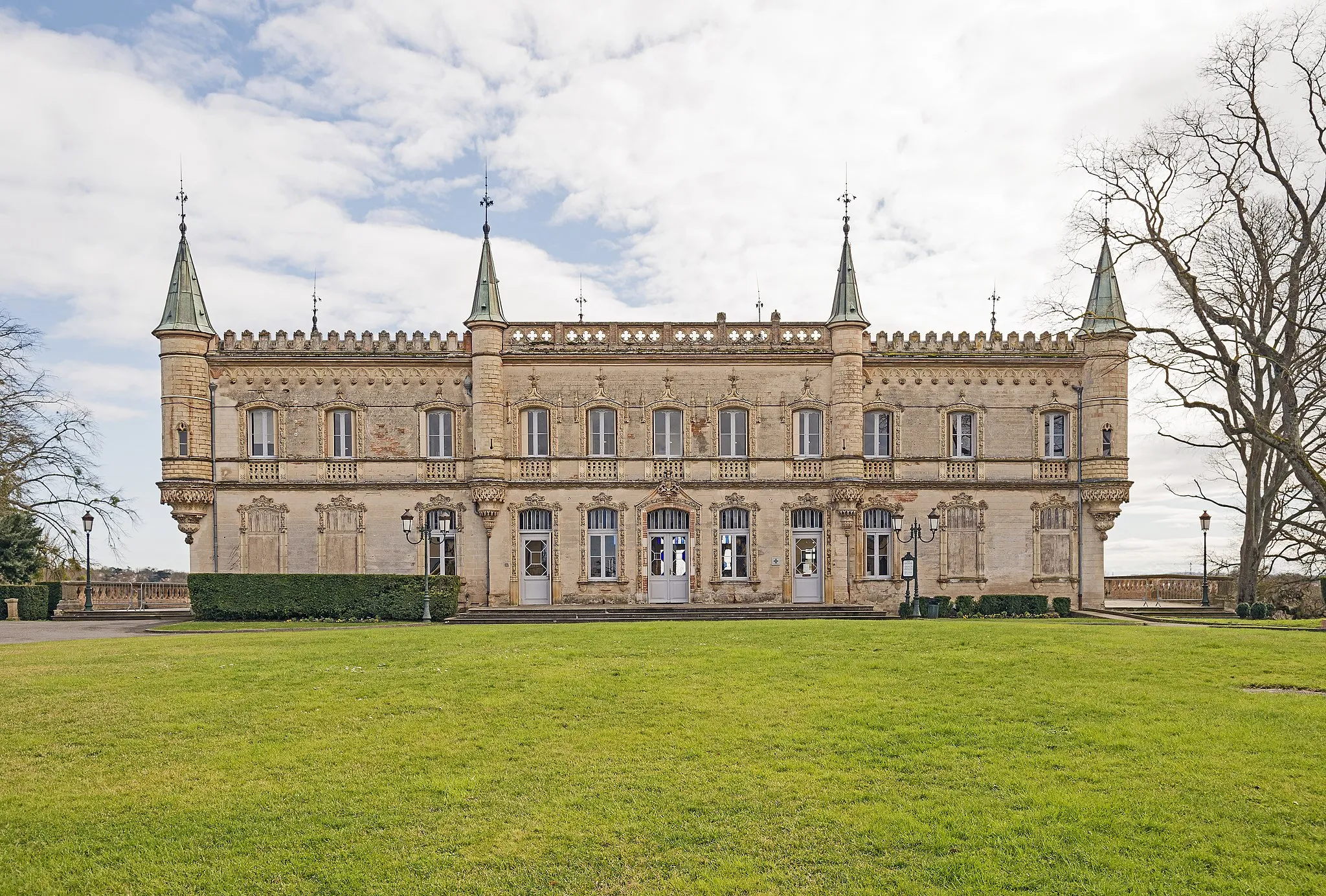 Photo showing: This building is classé au titre des monuments historiques de la France. It is indexed in the base Mérimée, a database of architectural heritage maintained by the French Ministry of Culture, under the reference PA00094690 .