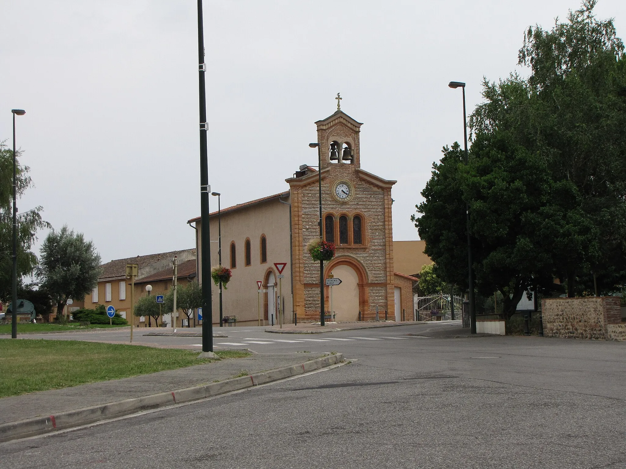 Photo showing: Église de Roquettes