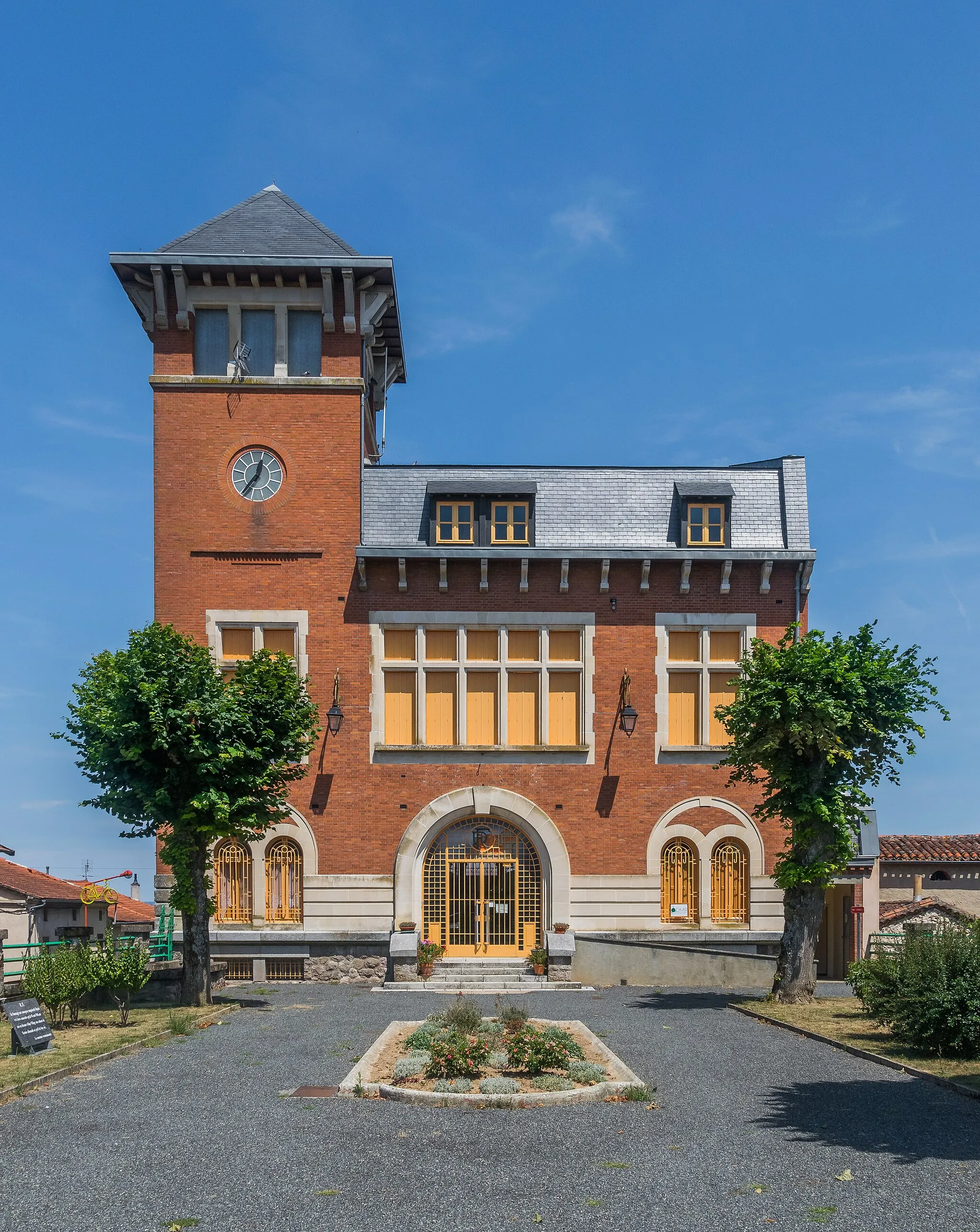 Photo showing: Former town hall of Blaye-les-Mines, Tarn, France