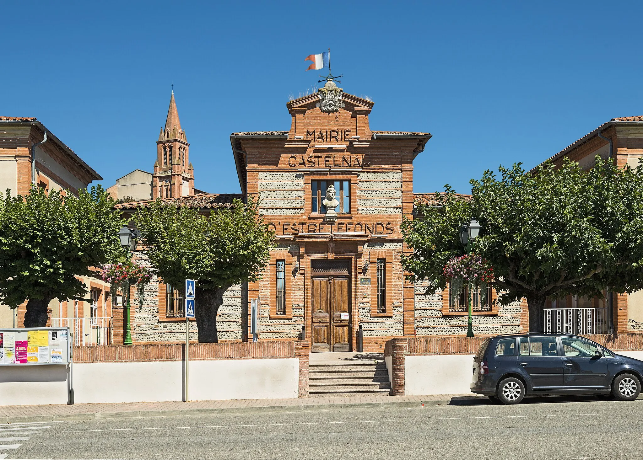 Photo showing: Castelnau-d'Estrétefonds. The Town Hall.