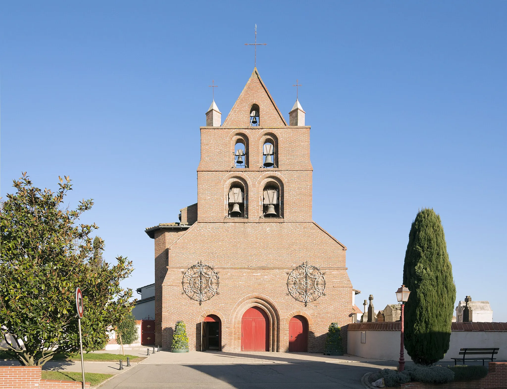 Photo showing: Facade of Saint-Jean-Baptiste Church in Léguevin, Haute-Garonne France