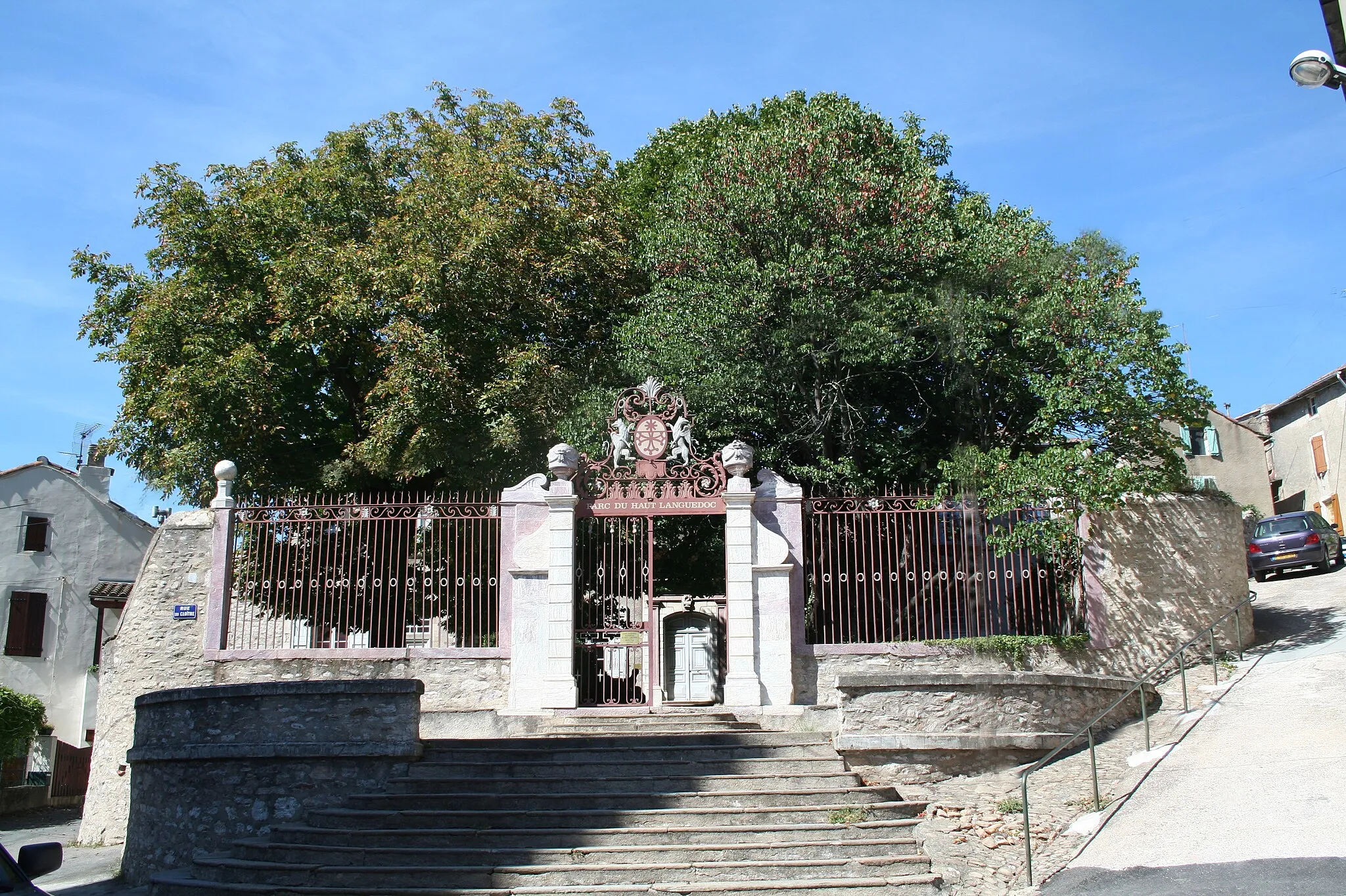 Photo showing: Saint-Pons-de-Thomières (Hérault) - Ancien évêché, siège actuel du Parc du Haut Languedoc et du tribunal.