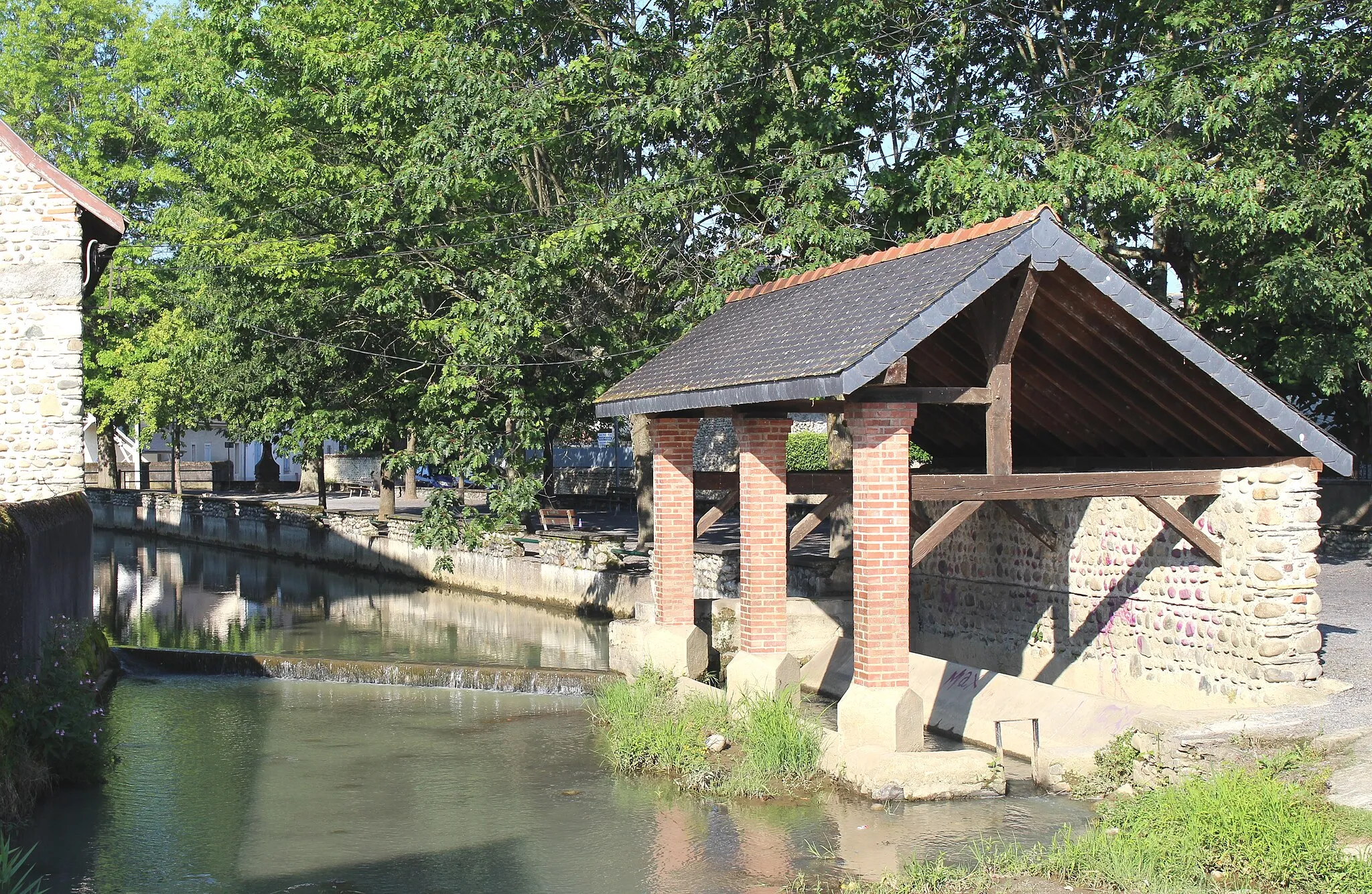 Photo showing: Lavoir de Juillan (Mariguère) (Hautes-Pyrénées)