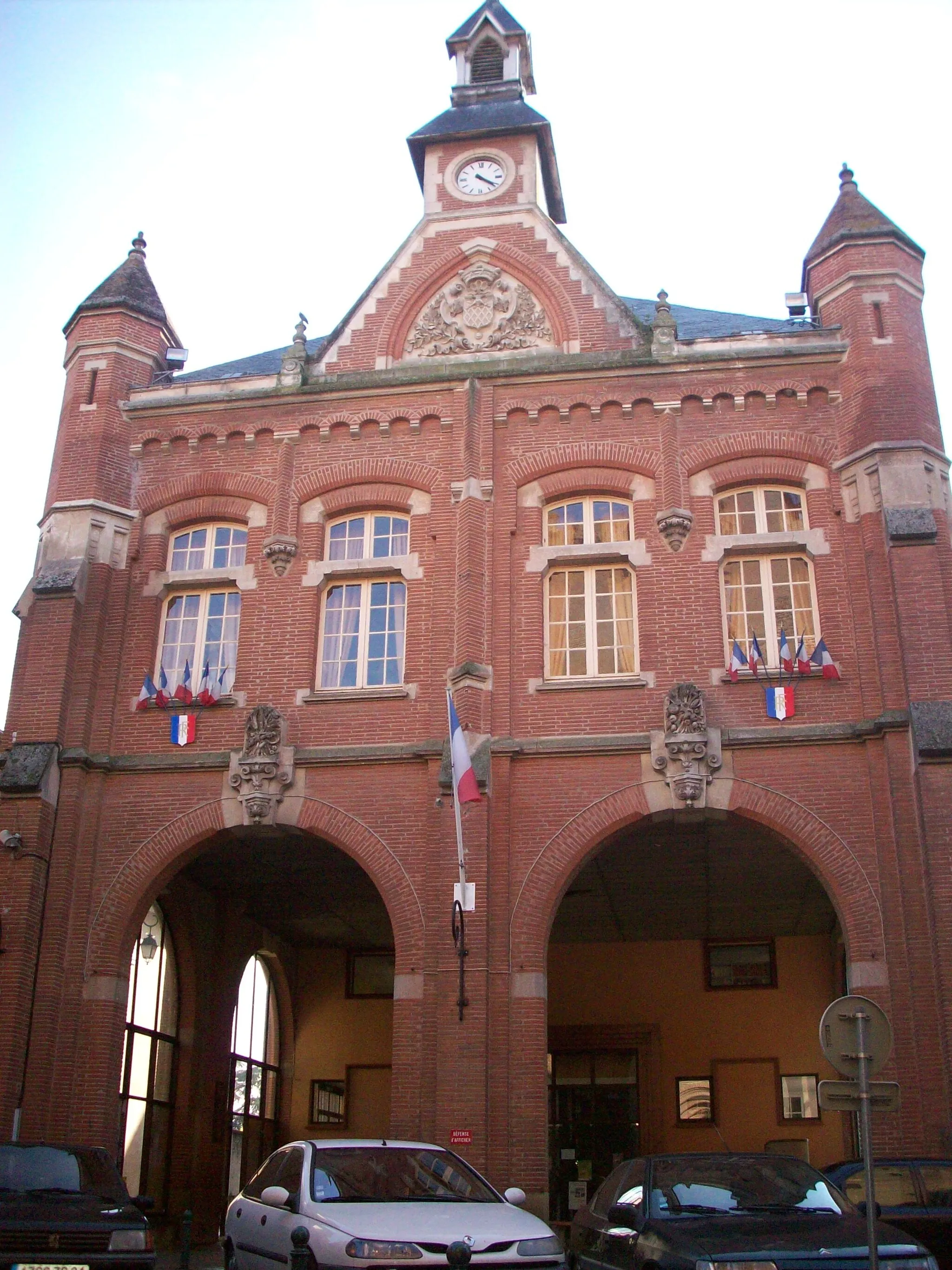 Photo showing: Town hall of Auterive (Haute-Garonne, France).