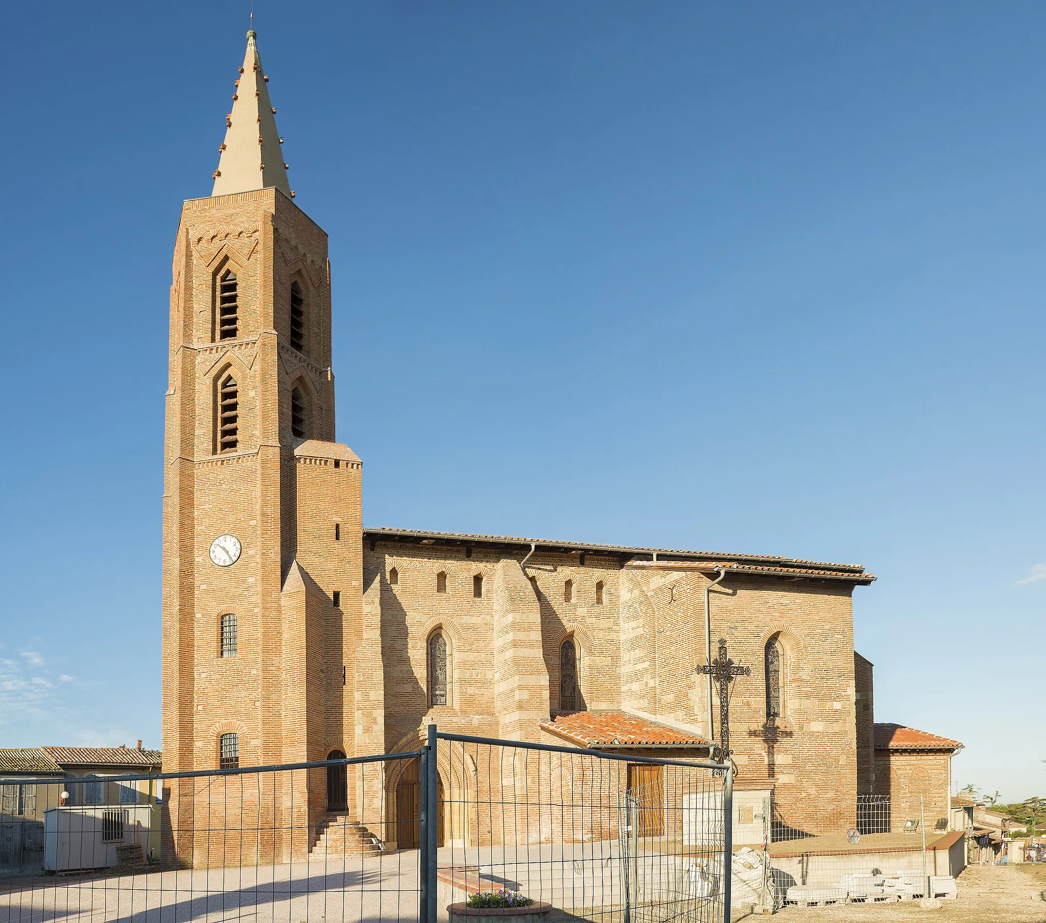 Photo showing: This building is inscrit au titre des monuments historiques de la France. It is indexed in the base Mérimée, a database of architectural heritage maintained by the French Ministry of Culture, under the reference PA00094270 .