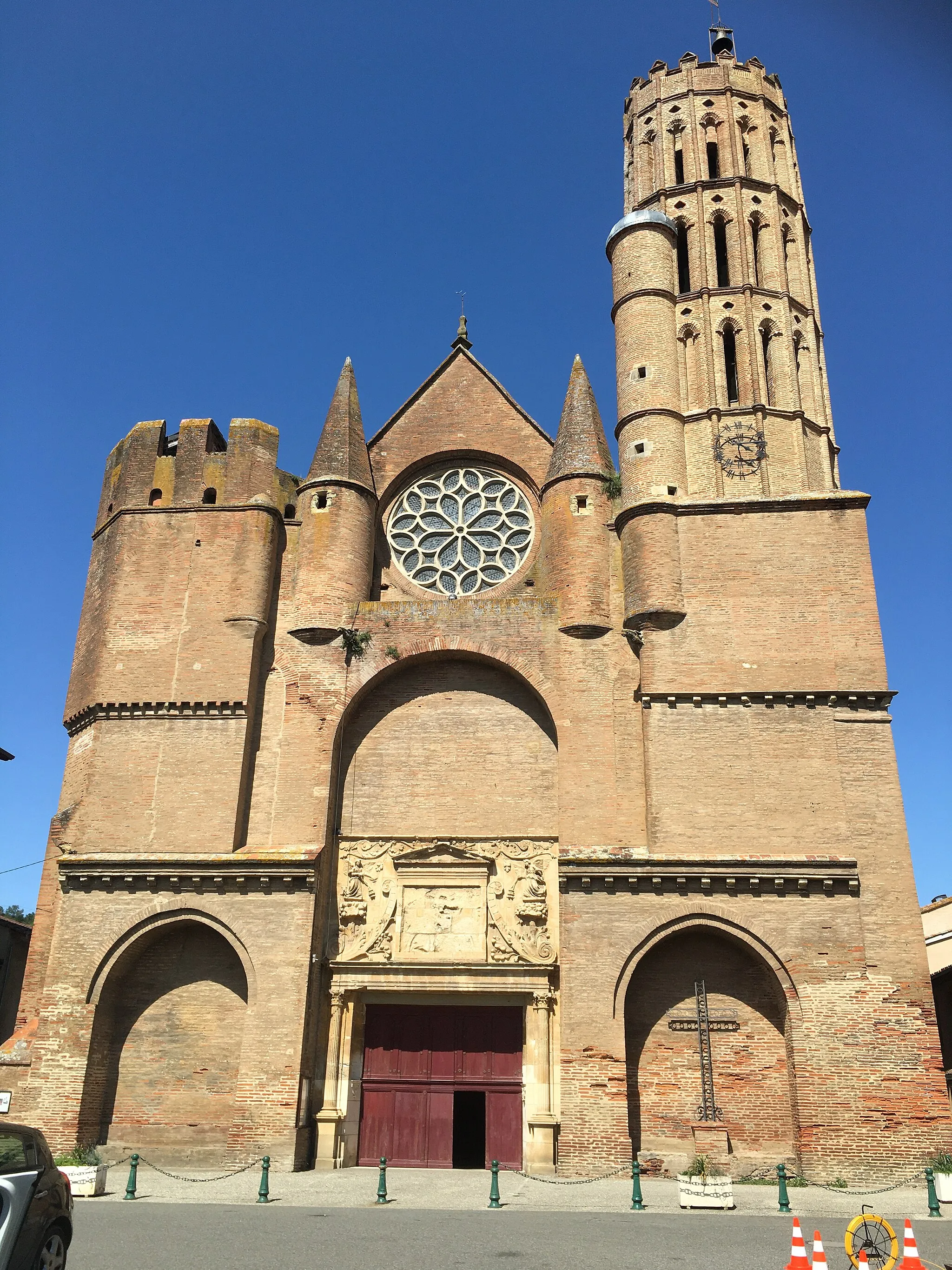 Photo showing: This building is indexed in the base Mérimée, a database of architectural heritage maintained by the French Ministry of Culture, under the reference PA00094391 .