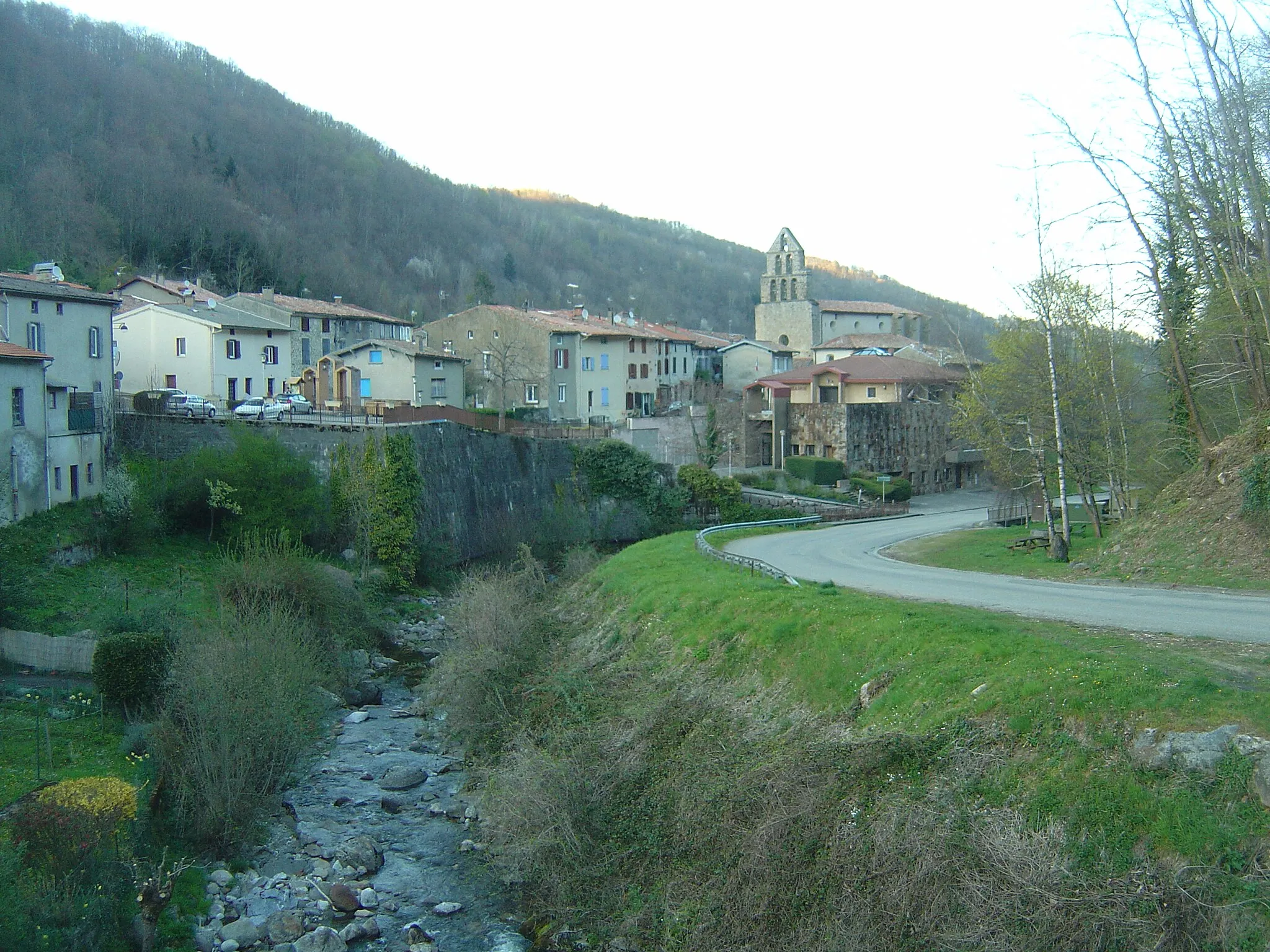 Photo showing: Village et église