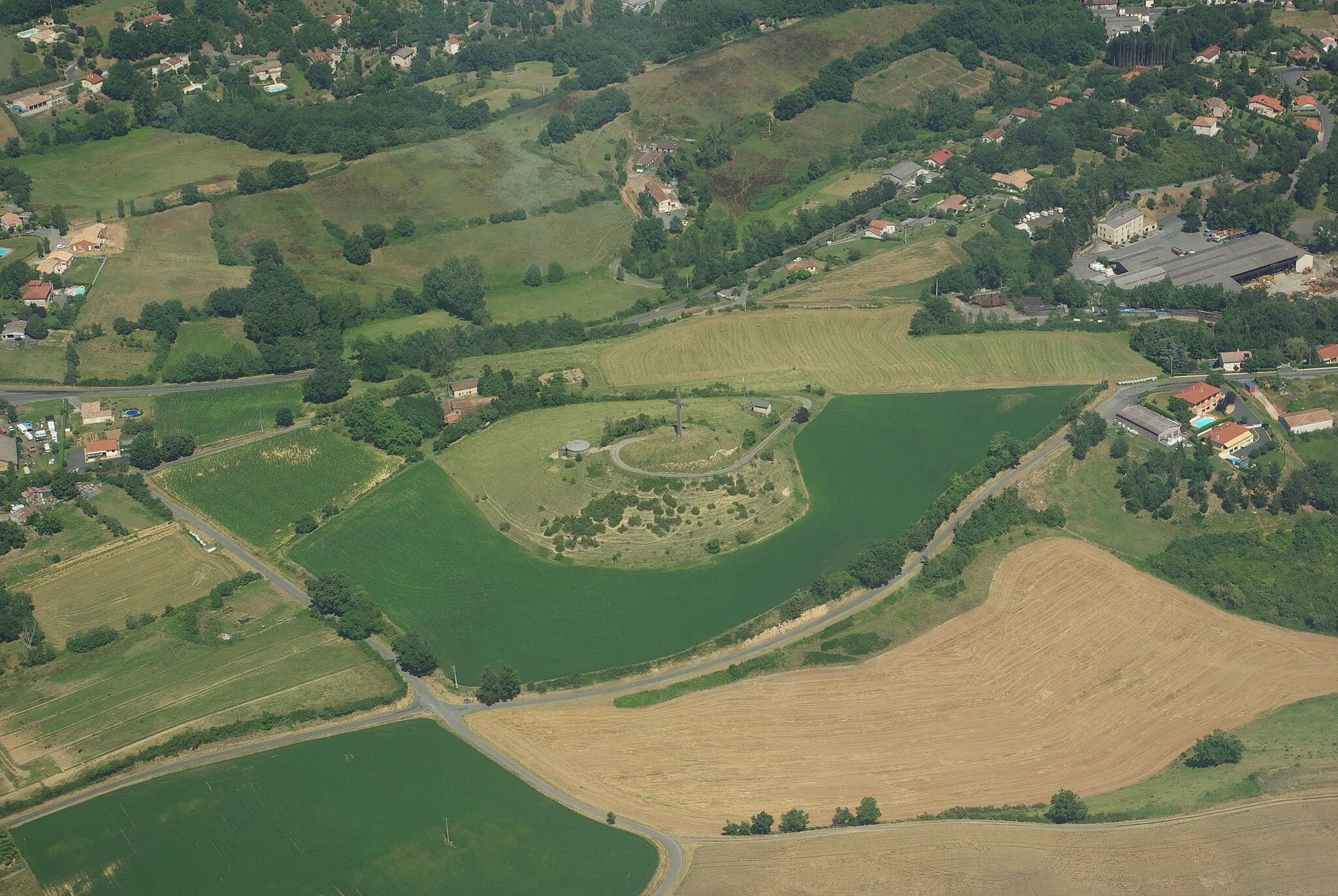 Photo showing: Vue aérienne de la croix monumentale de Réalmont.