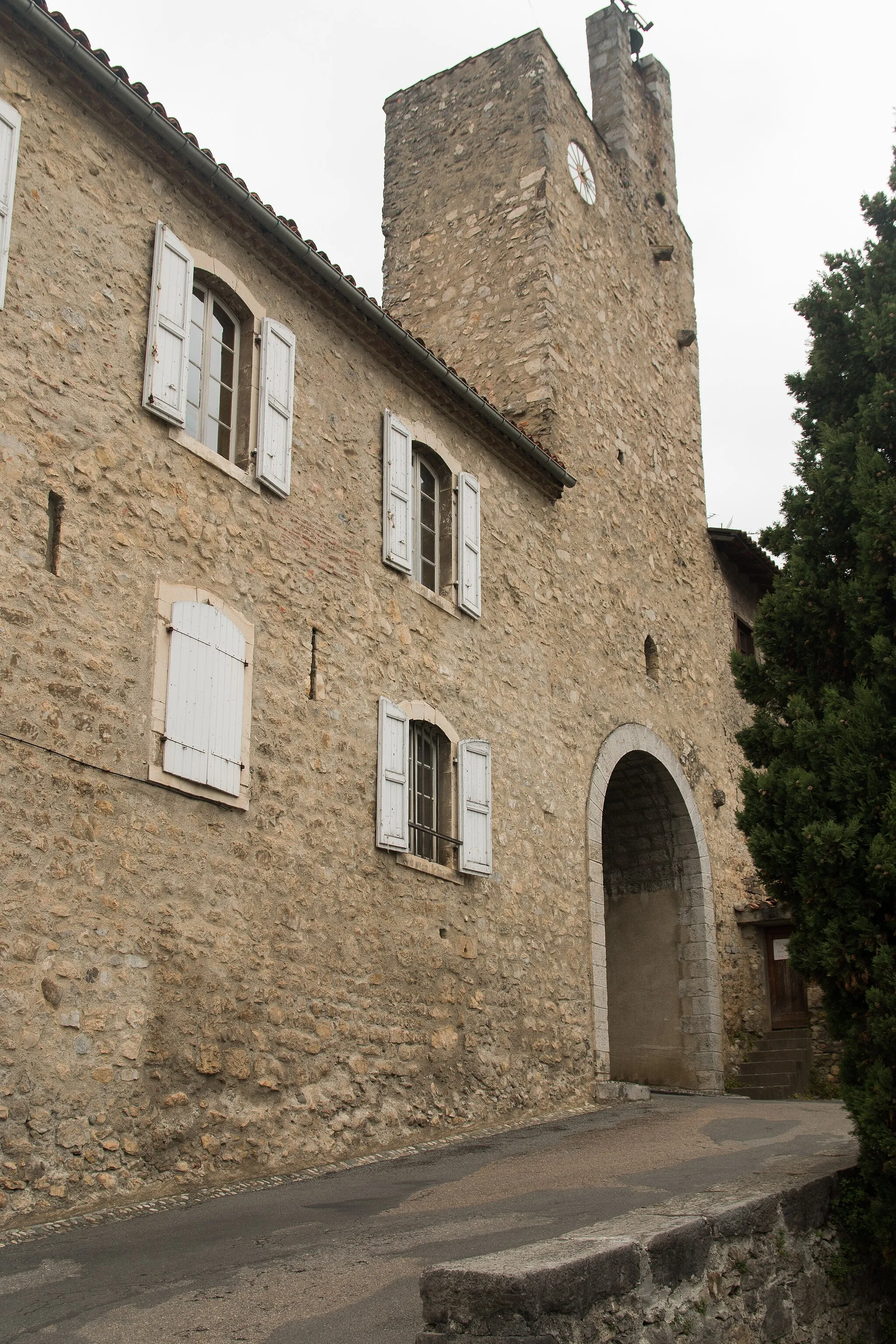 Photo showing: The clock tower marks the entry into the upper town