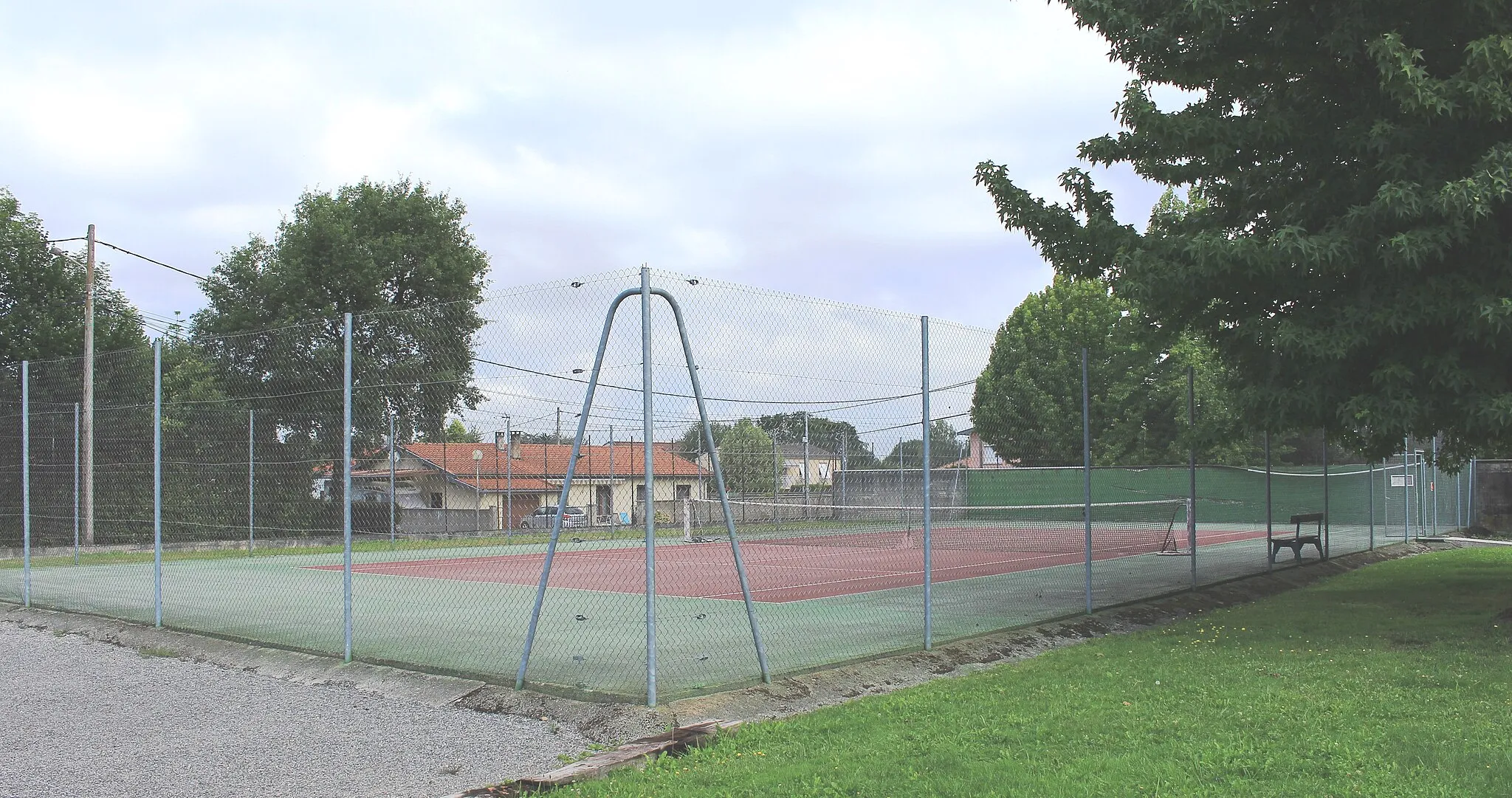 Photo showing: Court de tennis de Capvern (Hautes-Pyrénées)