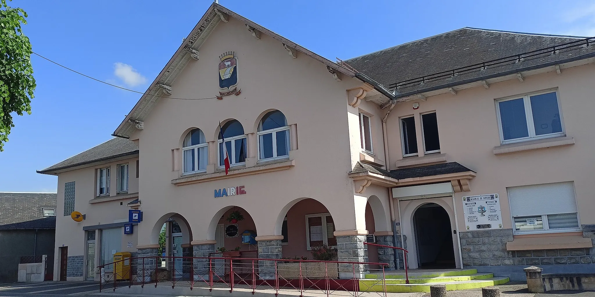Photo showing: Capvern - La Mairie